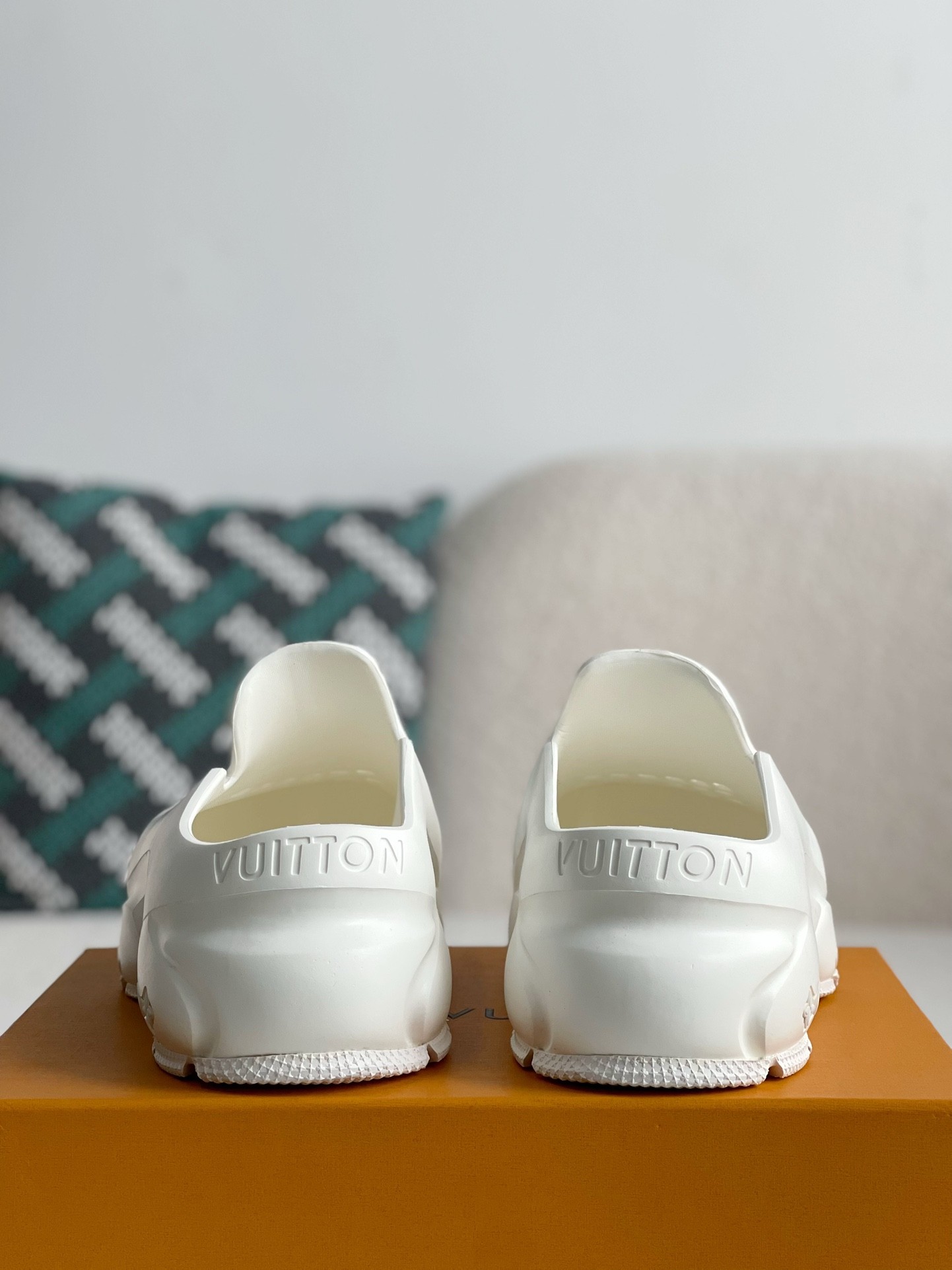 LOUIS VUITTON Shark slippers, thicksol