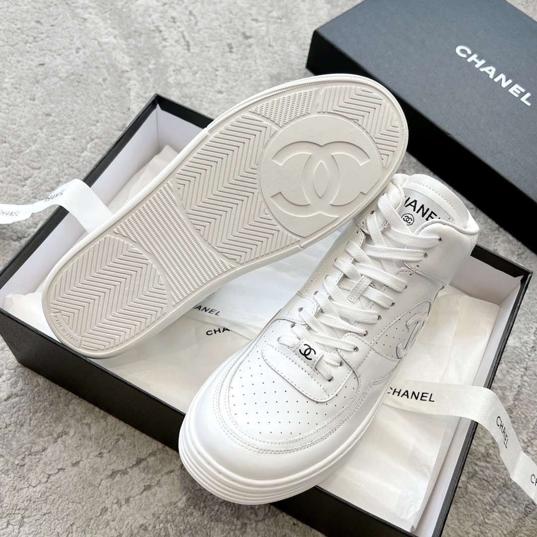 CHANEL Sneakers
