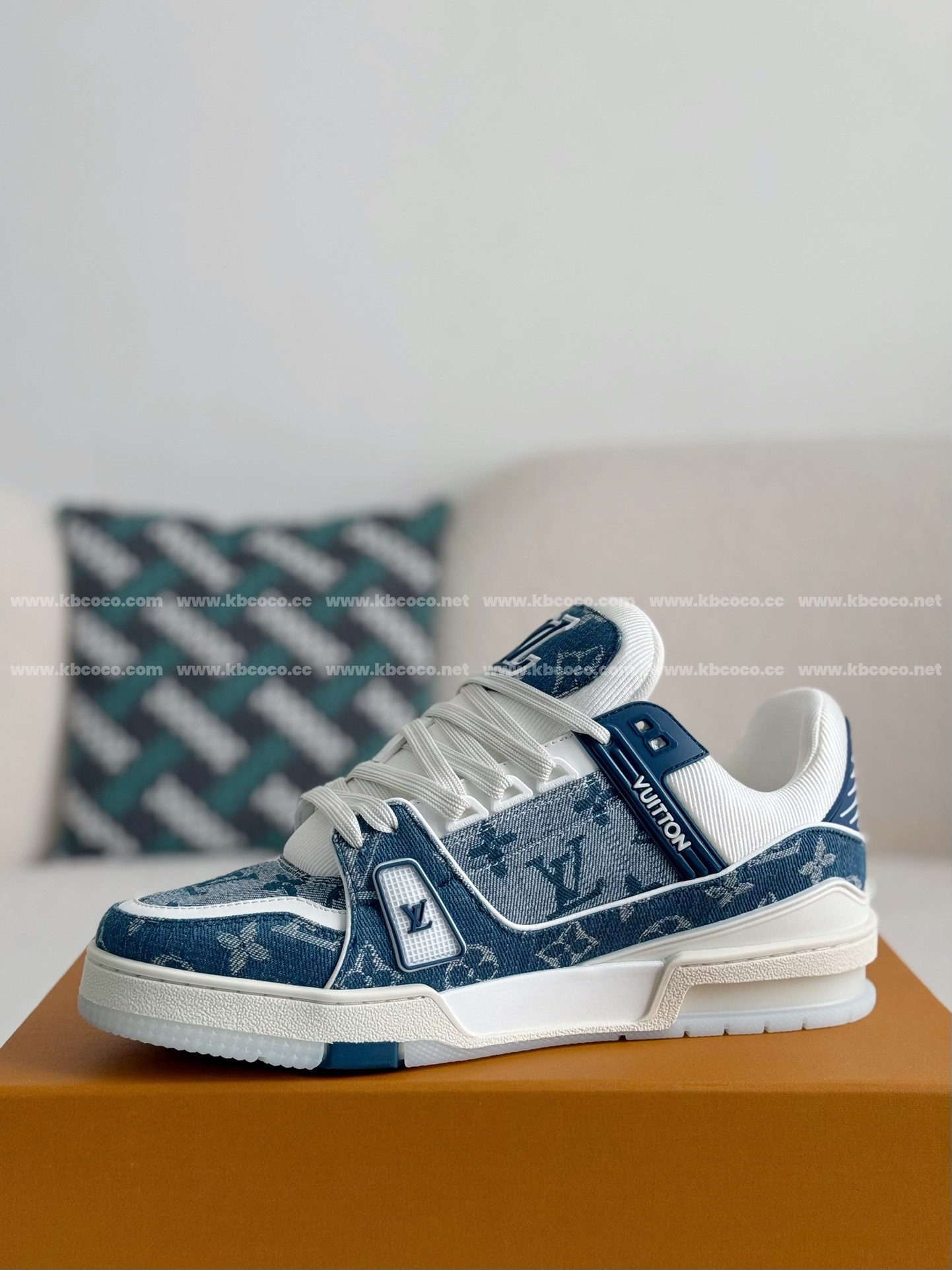 【#4115】 LOUIS VUITTON RUNNER TATIC SNEAKERS