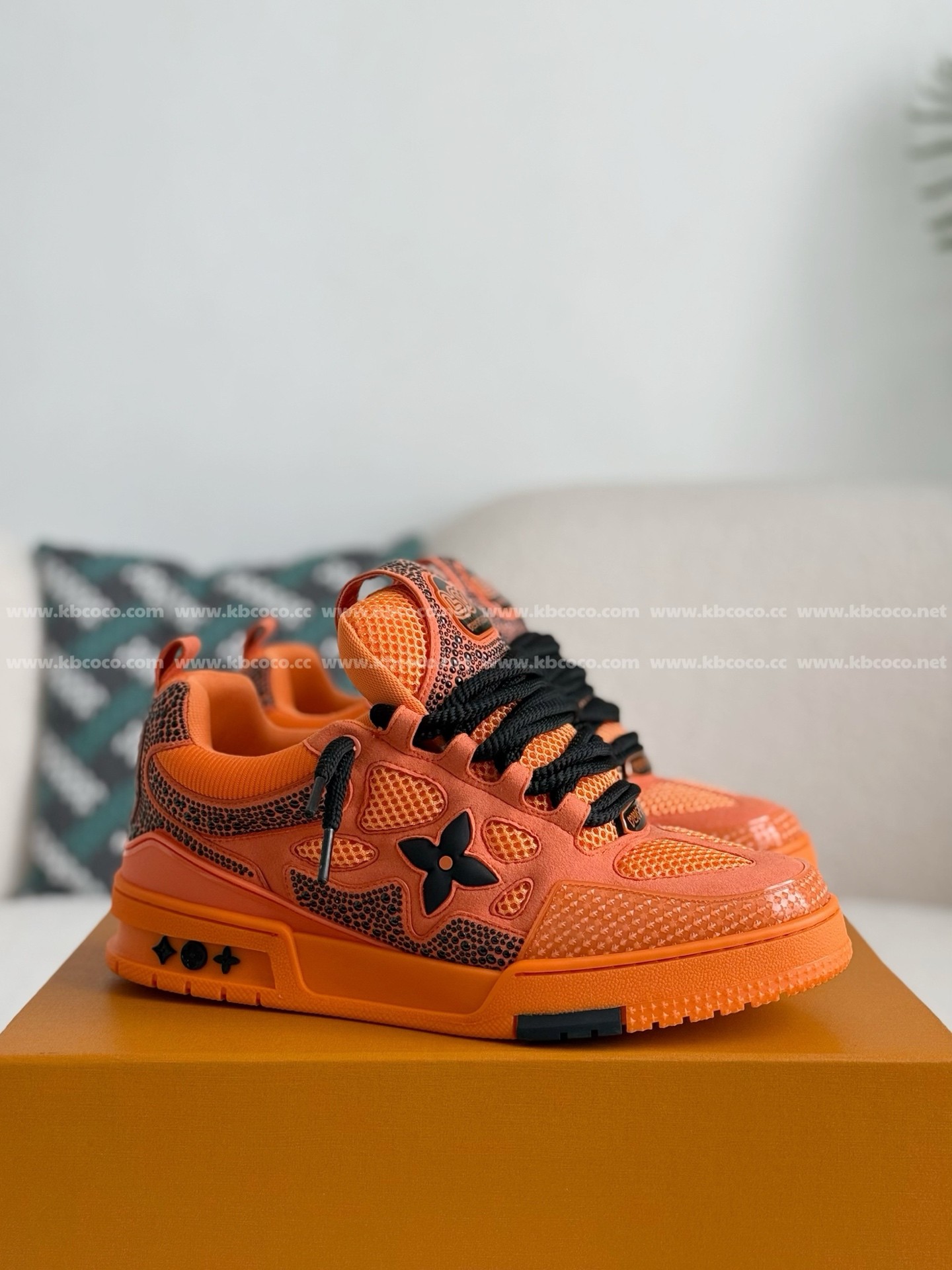 【#5073】 LOUIS VUITTON RUNNER TATIC SNEAKERS