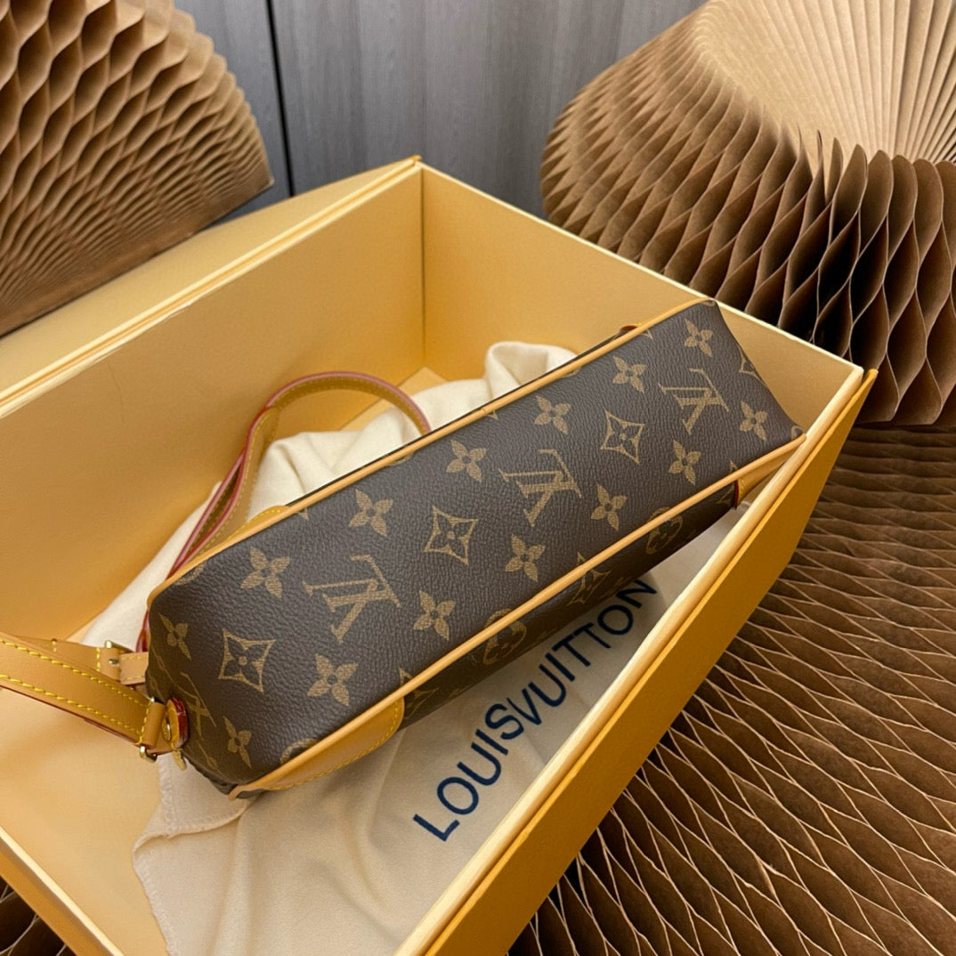 LOUIS VUITTON Trocadero