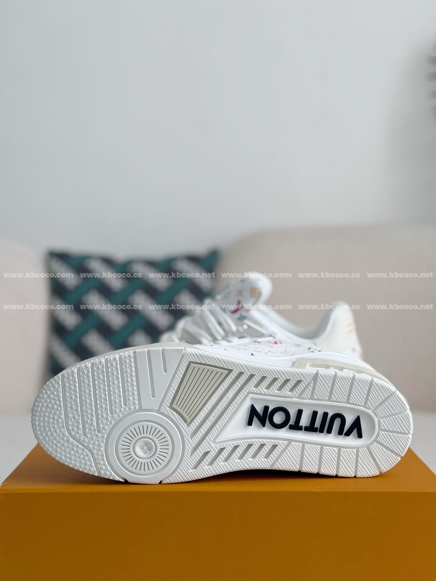 【#4186】 LOUIS VUITTON TRAINER SNEAKERS