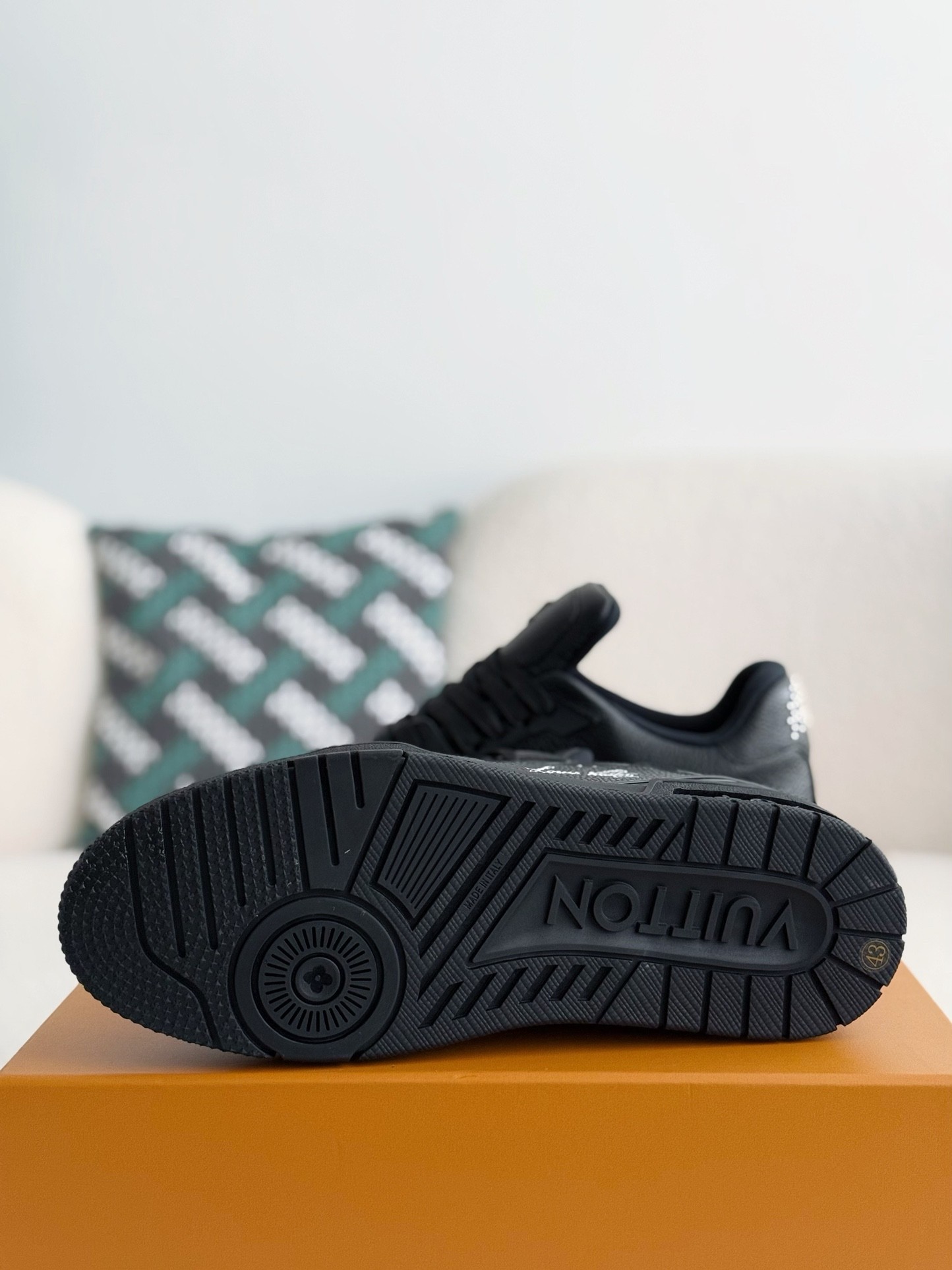 [#3876」 LOUIS VUITTON TRAINER SNEAKERS