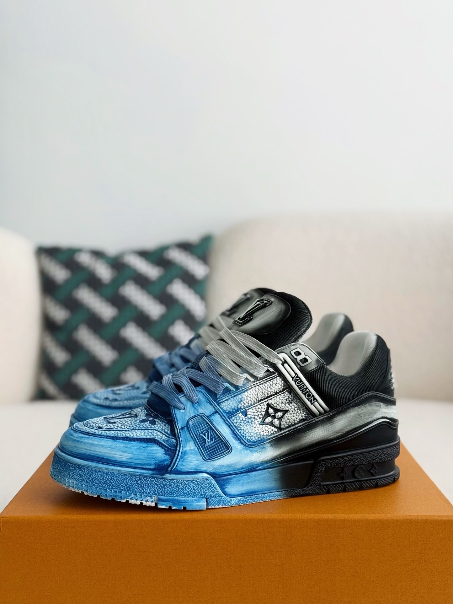 [#3895]LOUIS VUITTON TRAINER SNEAKERS