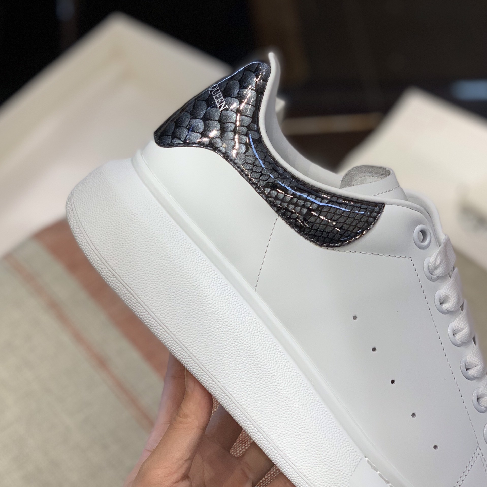 Alexander McQueen MQ Grey paint snake-grain pattern tail Sneakers