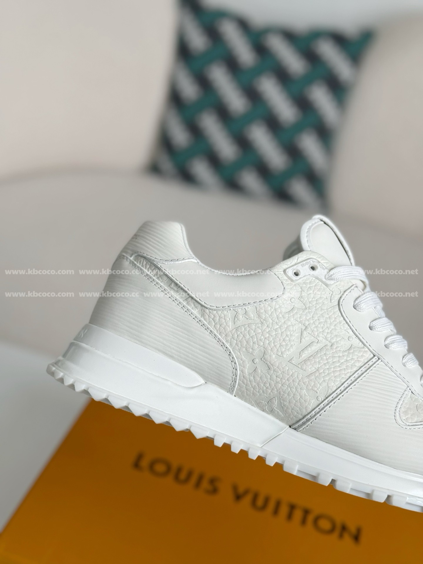【#4678】 LOUIS VUITTON RUN AWAYCASUAL SHOES