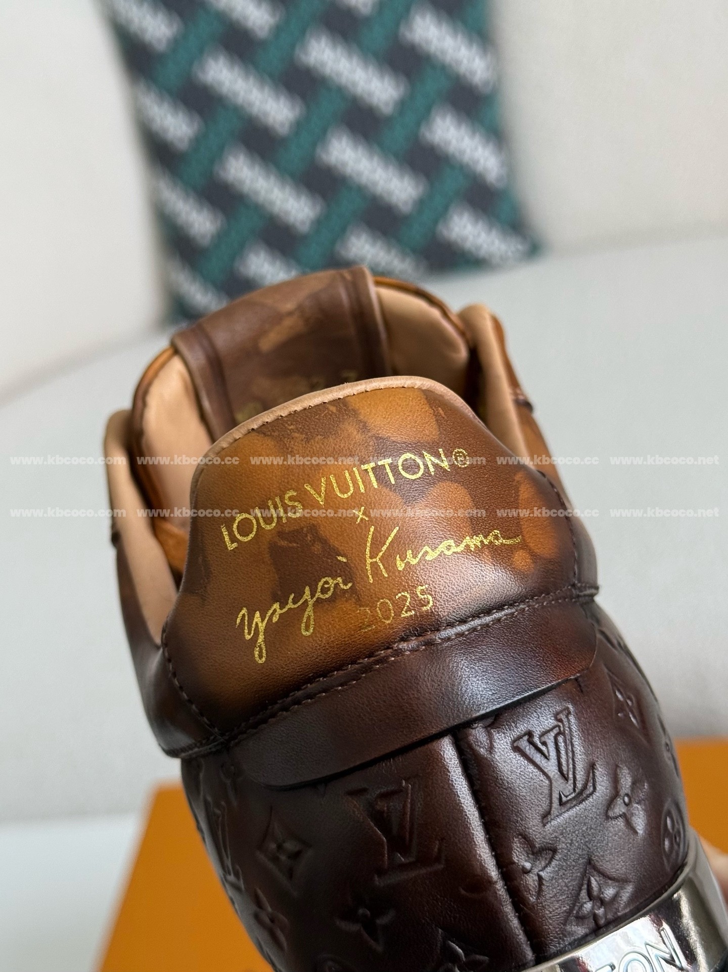 【#4053】 LOUIS VUITTON LEATHER LOW-TOP SHOES