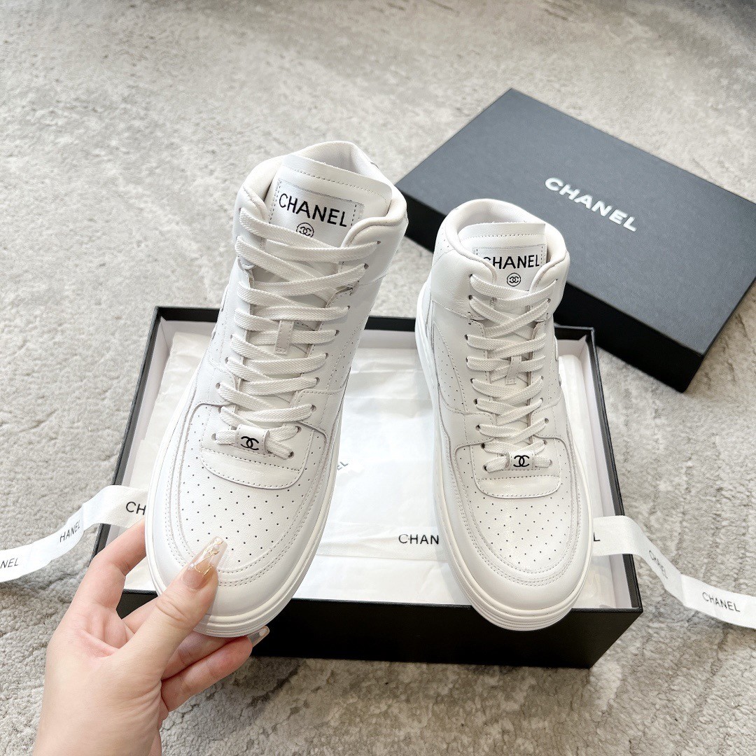 CHANEL Sneakers