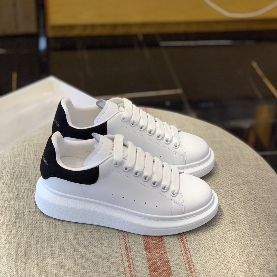 Alexander McQueen MQ Black velvet tail Sneakers