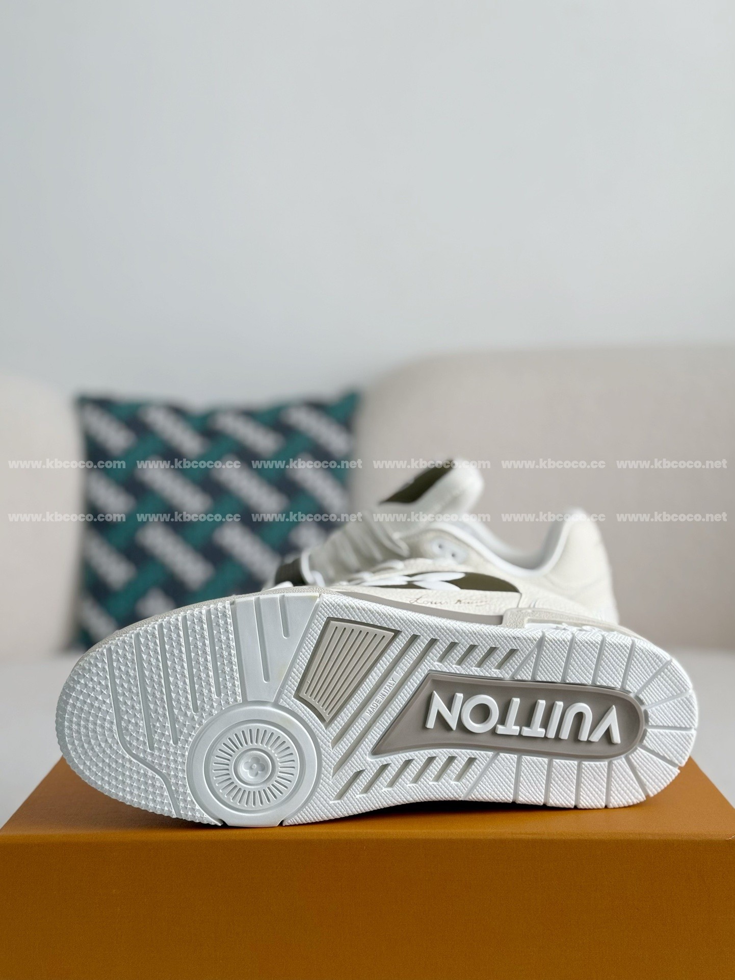 【#4116】 LOUIS VUITTON RUNNER TATIC SNEAKERS
