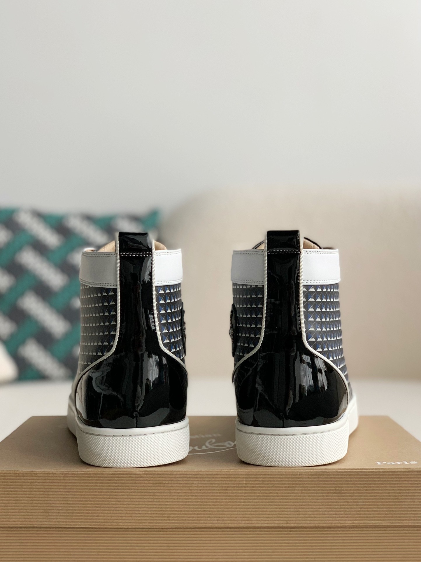 【#2265】 Christian Louboutin Sneakers High