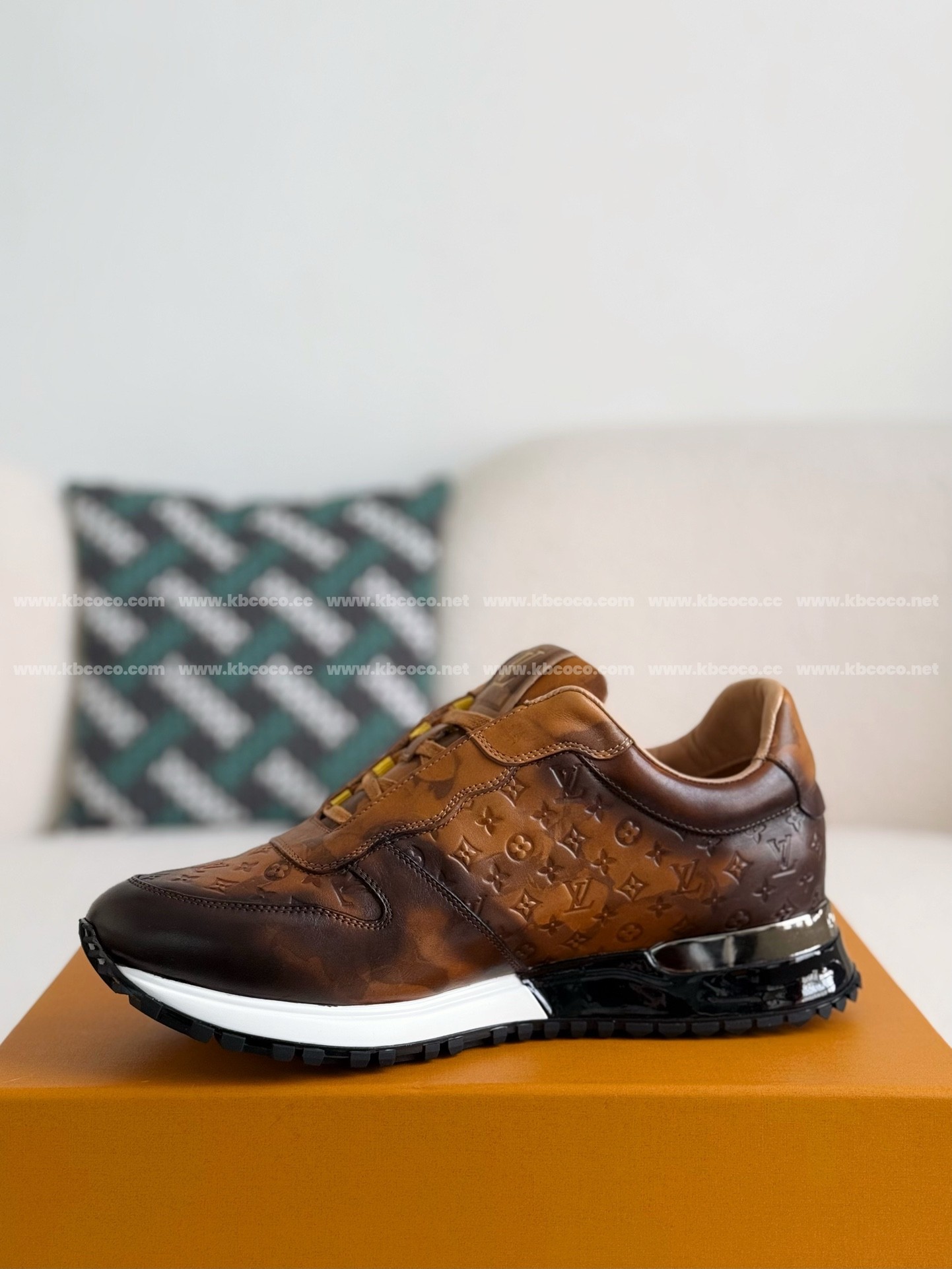 【#4053】 LOUIS VUITTON LEATHER LOW-TOP SHOES