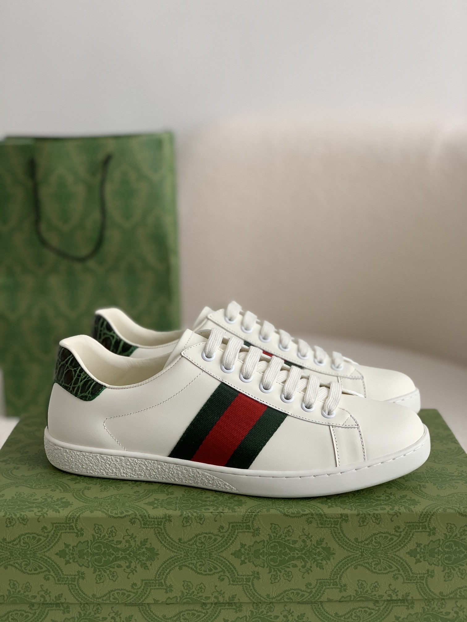 Gucci sneakers Support chip phone sensing