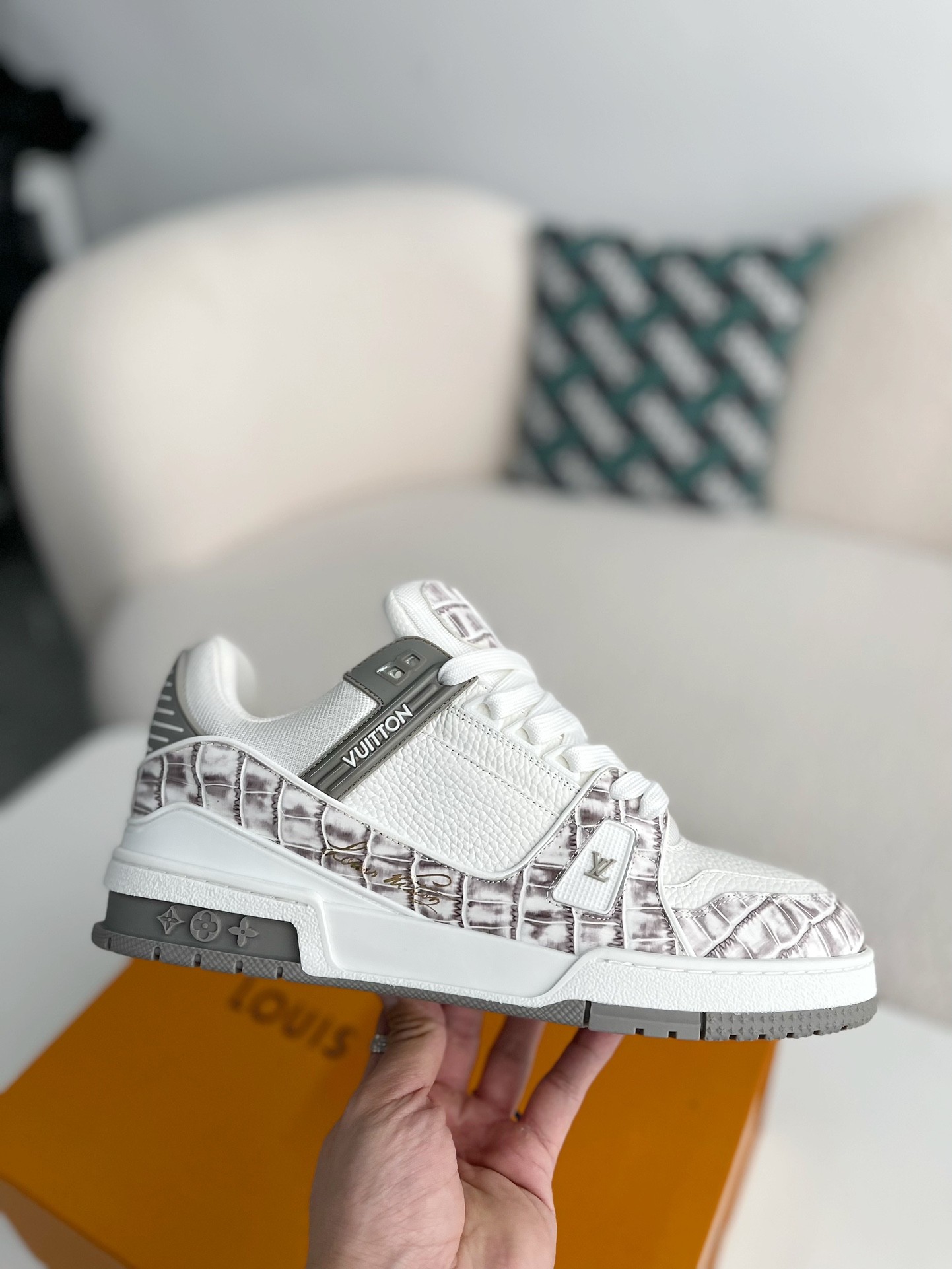 [#3368」 LOUIS VUITTON TRAINER SNEAKERS