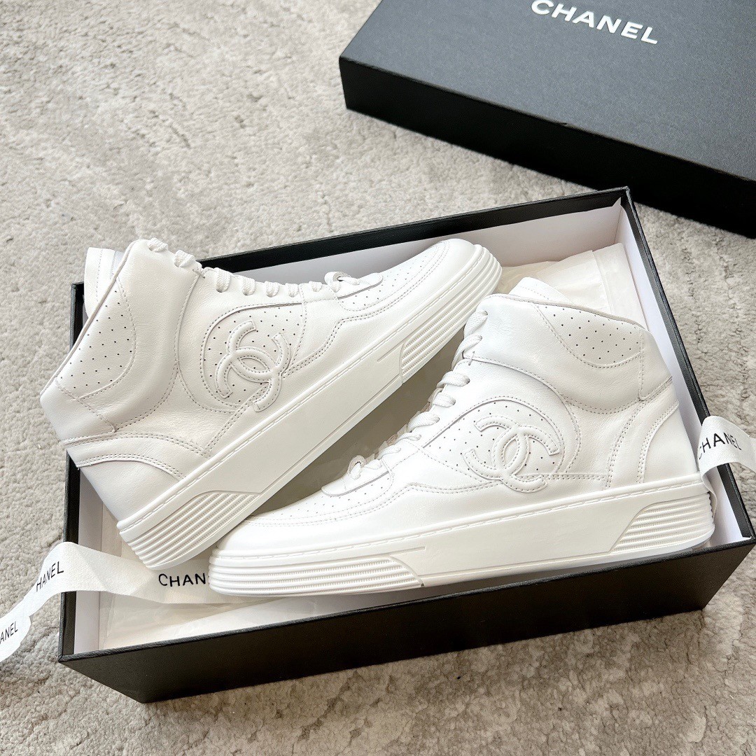 CHANEL Sneakers