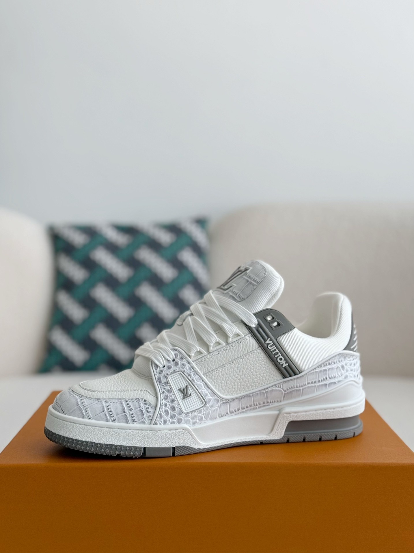 [#3696」 LOUIS VUITTON TRAINER SNEAKERS