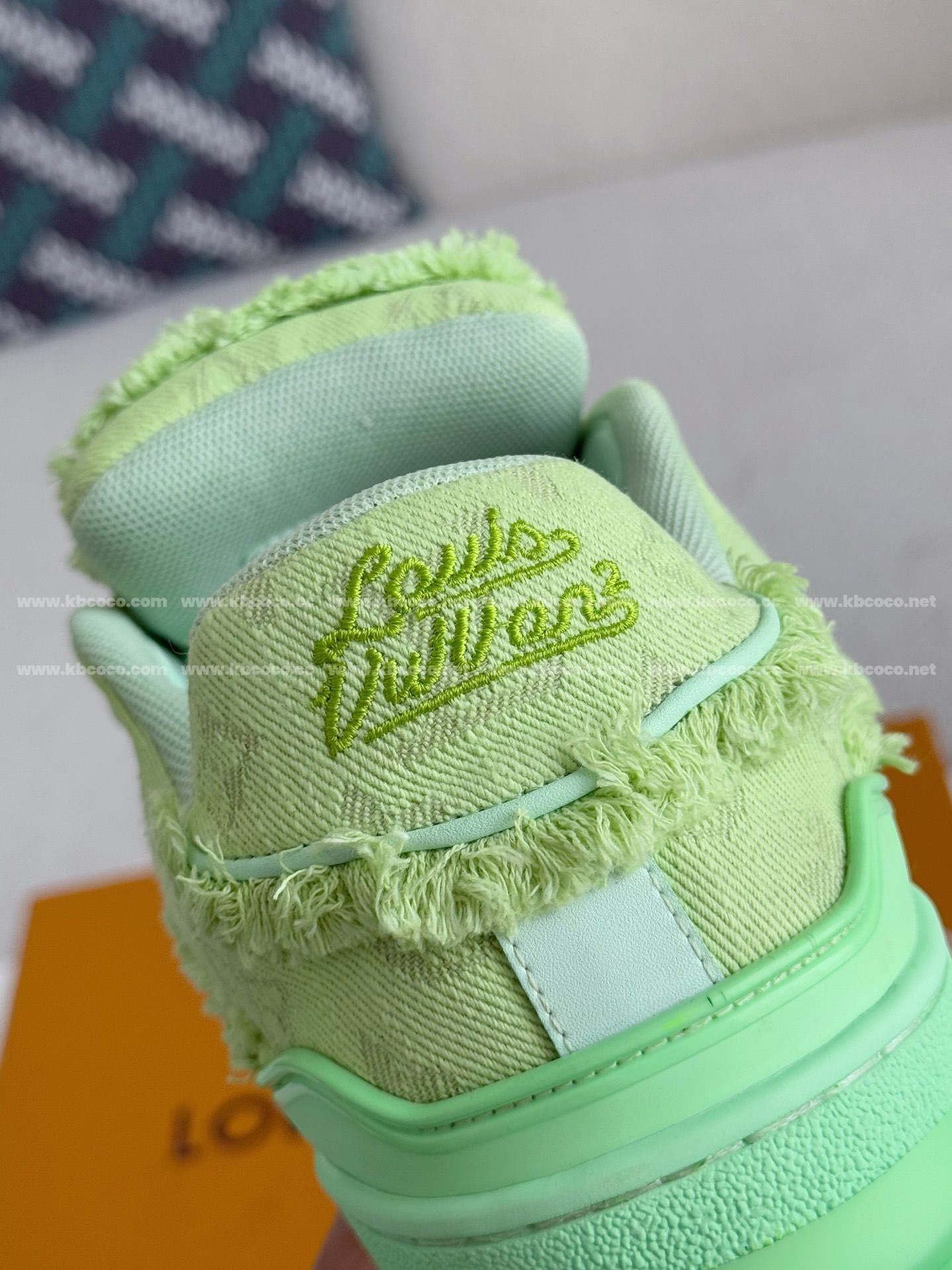 【#3977】 LOUIS VUITTON TRAINER SNEAKERS