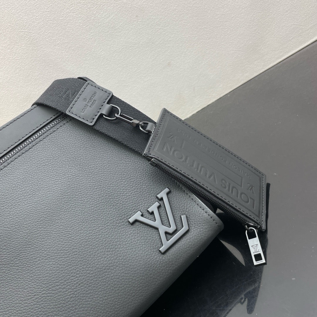 LOUIS VUITTON Messenger Voyage Aerogram Shoulder bag/top quality M59329