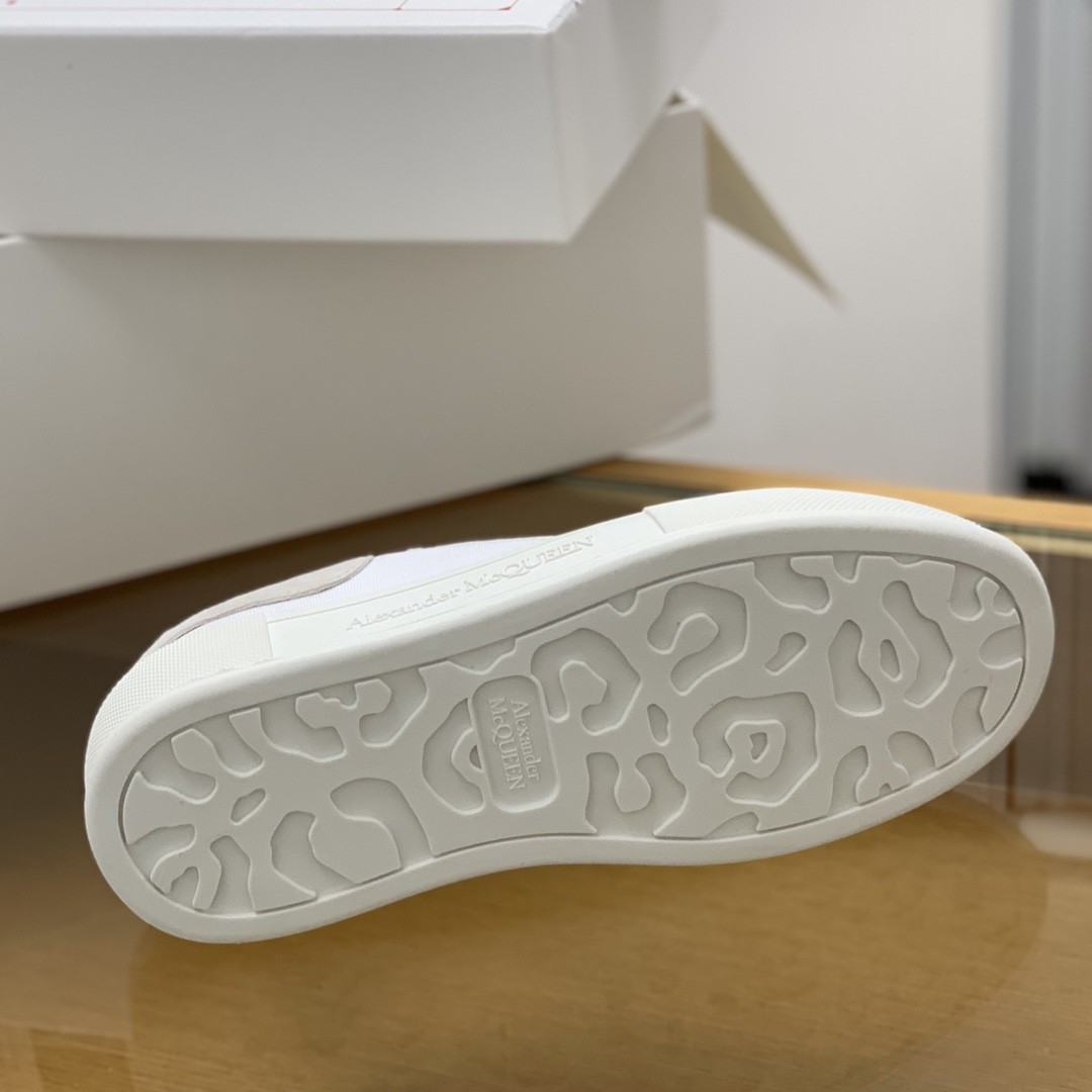 Alexander McQueen MQ White velvet tail Sneakers