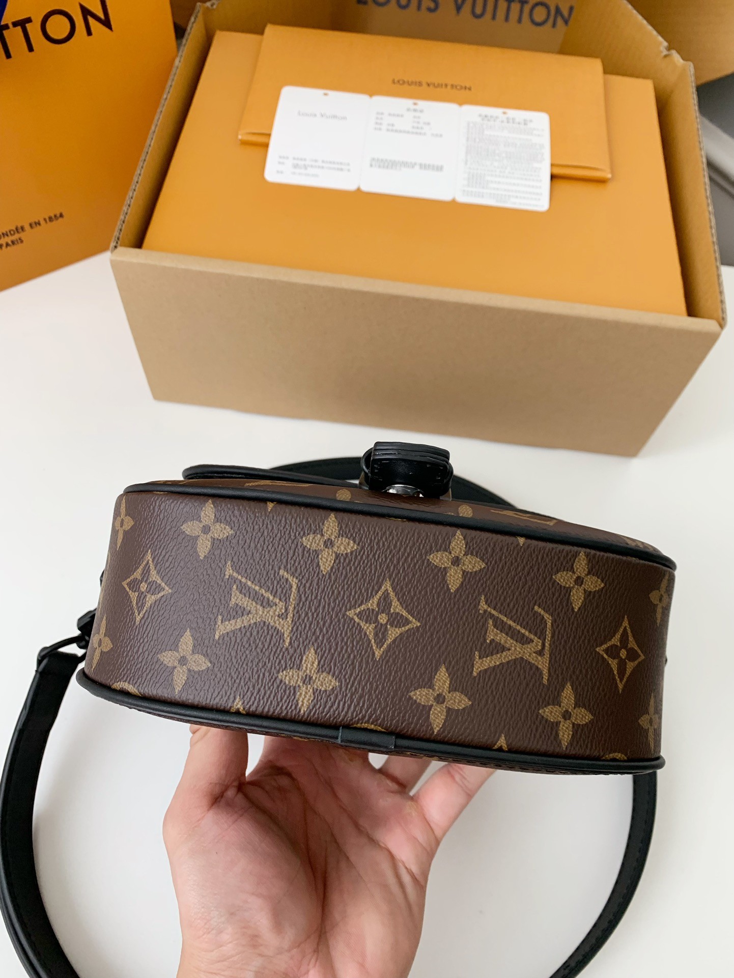 Louis Vuitton New season Montsouris Small Messenger Bag M47060