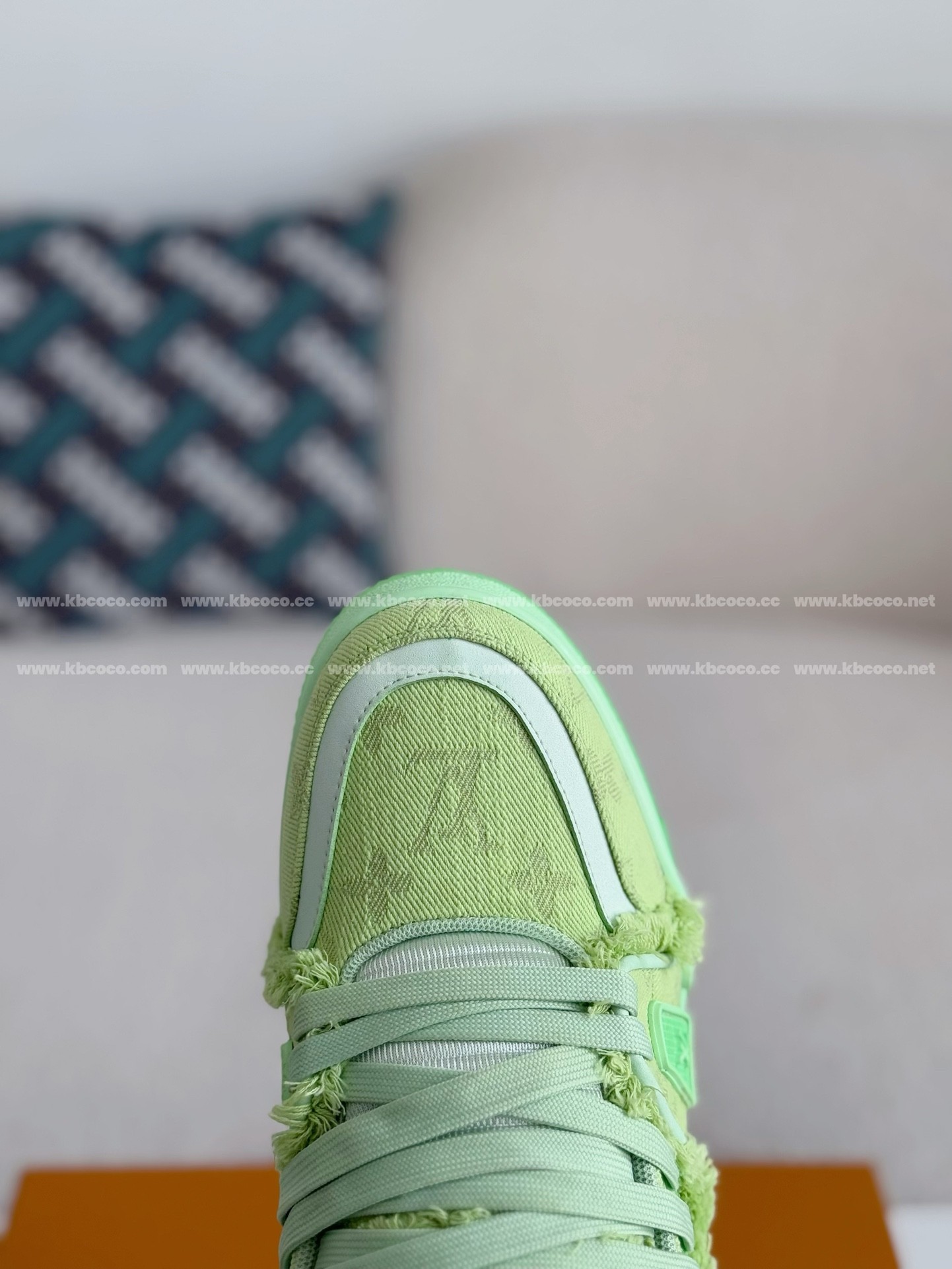 【#3977】 LOUIS VUITTON TRAINER SNEAKERS