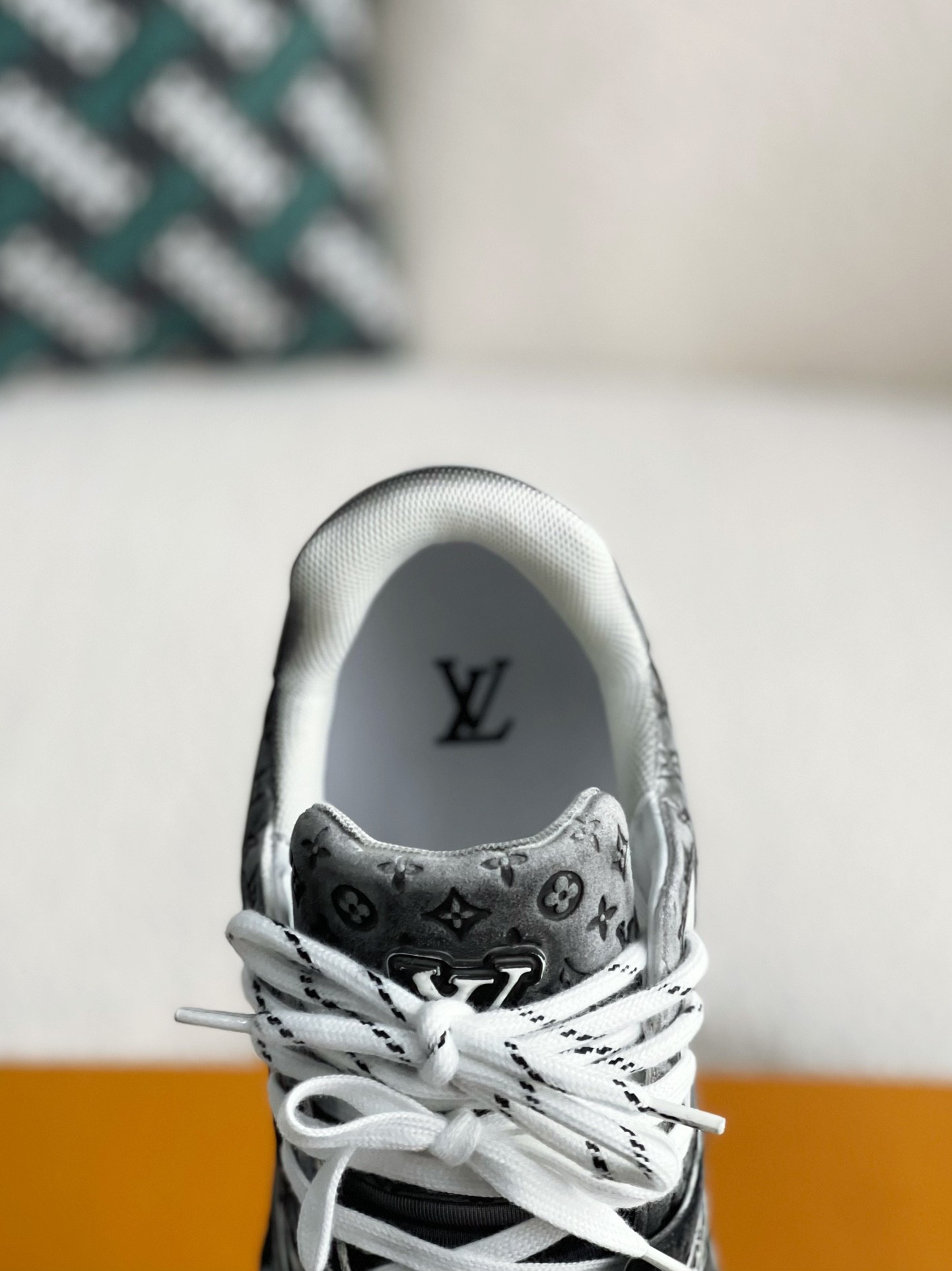 [#3567」 LOUIS VUITTON TRAINER SNEAKERS