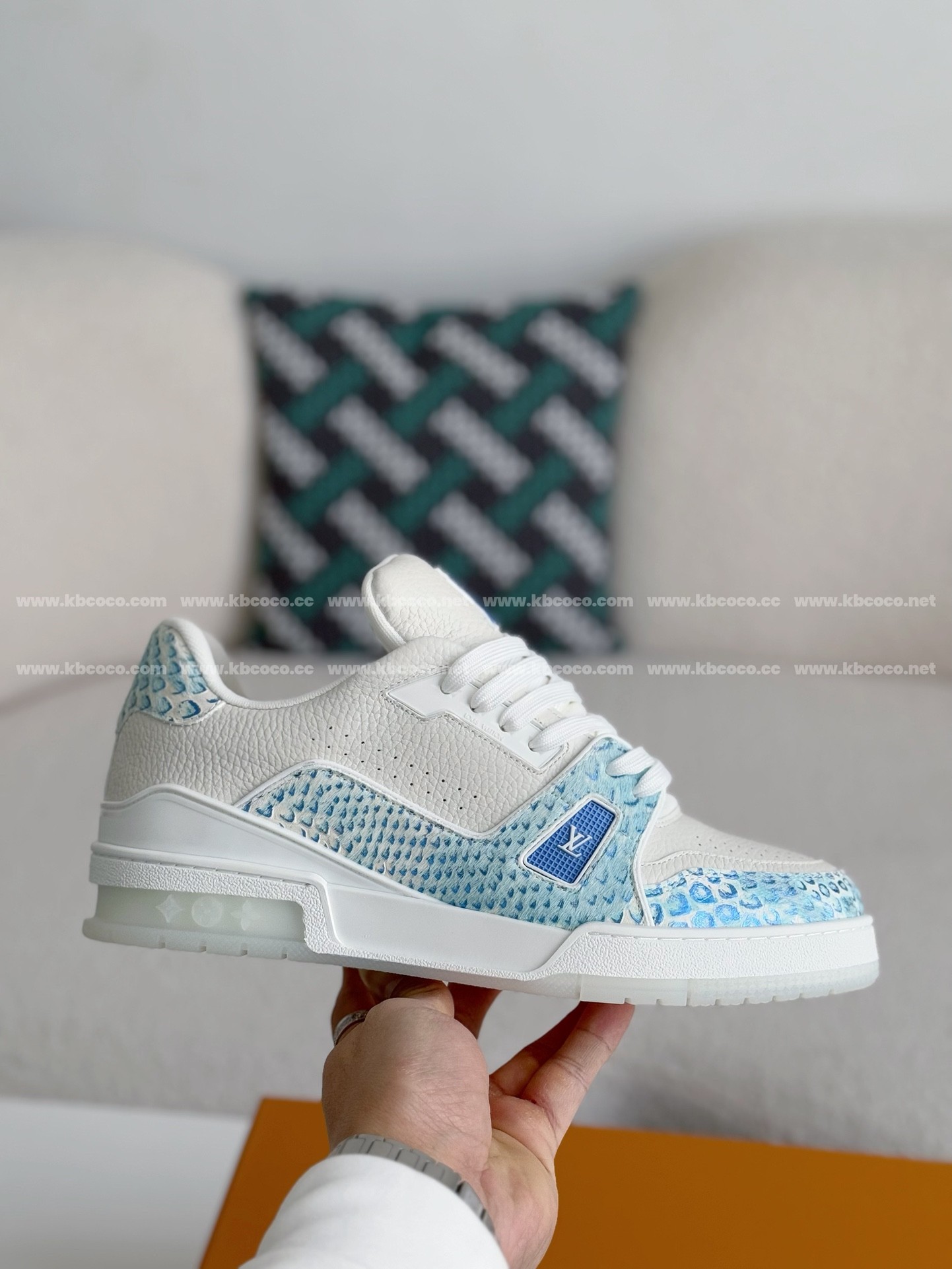 【#3968】 LOUIS VUITTON TRAINER SNEAKERS