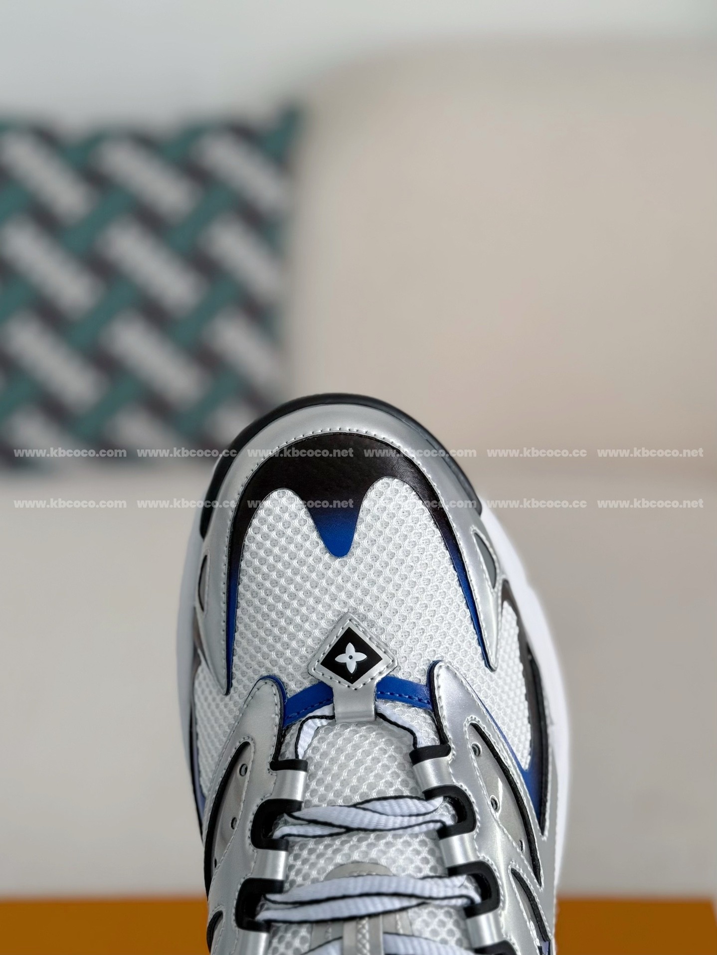 【#4188】 LOUIS VUITTON RUNNER SNEAKERS