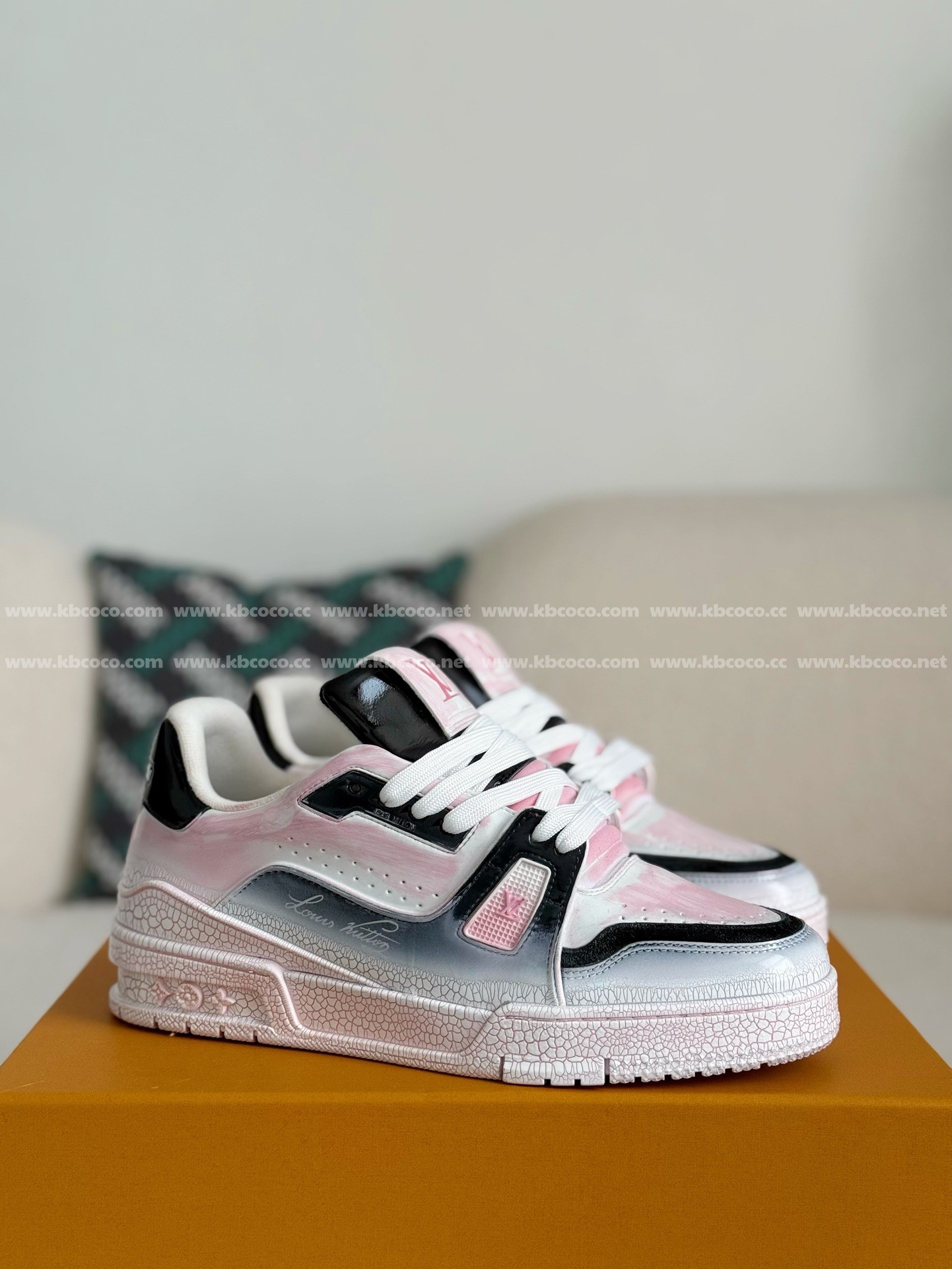 【#4491】 LOUIS VUITTON TRAINER SNEAKERS