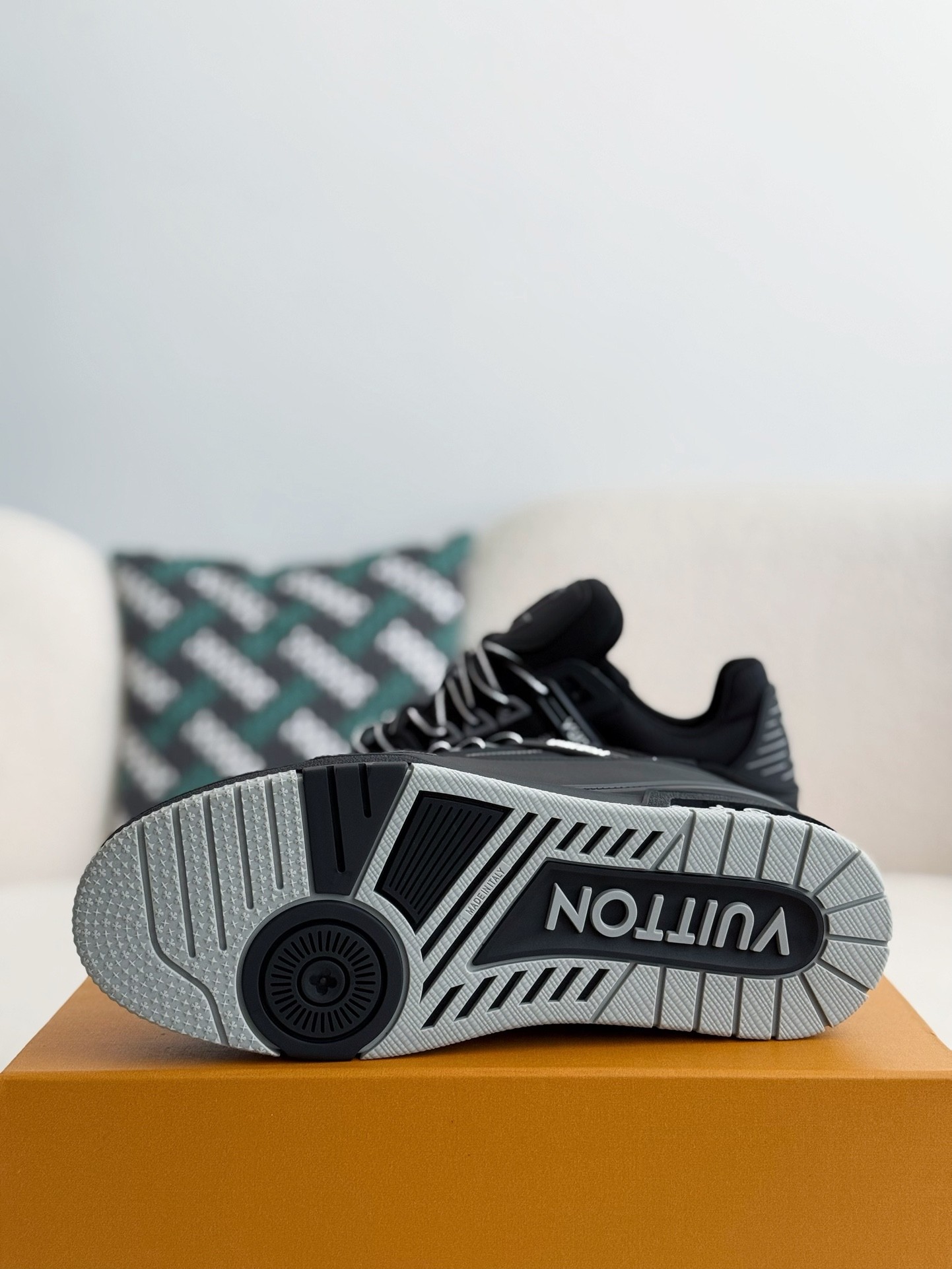 [#3905] LOUIS VUITTON TRAINER SNEAKERS