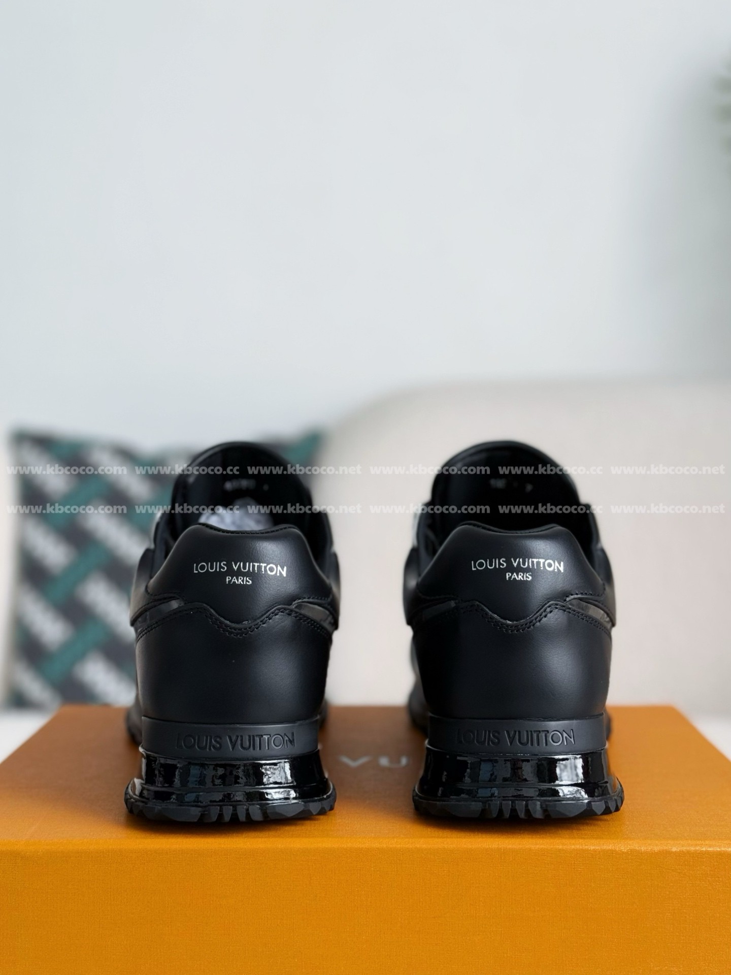 【#4676】 LOUIS VUITTON RUN AWAYCASUAL SHOES