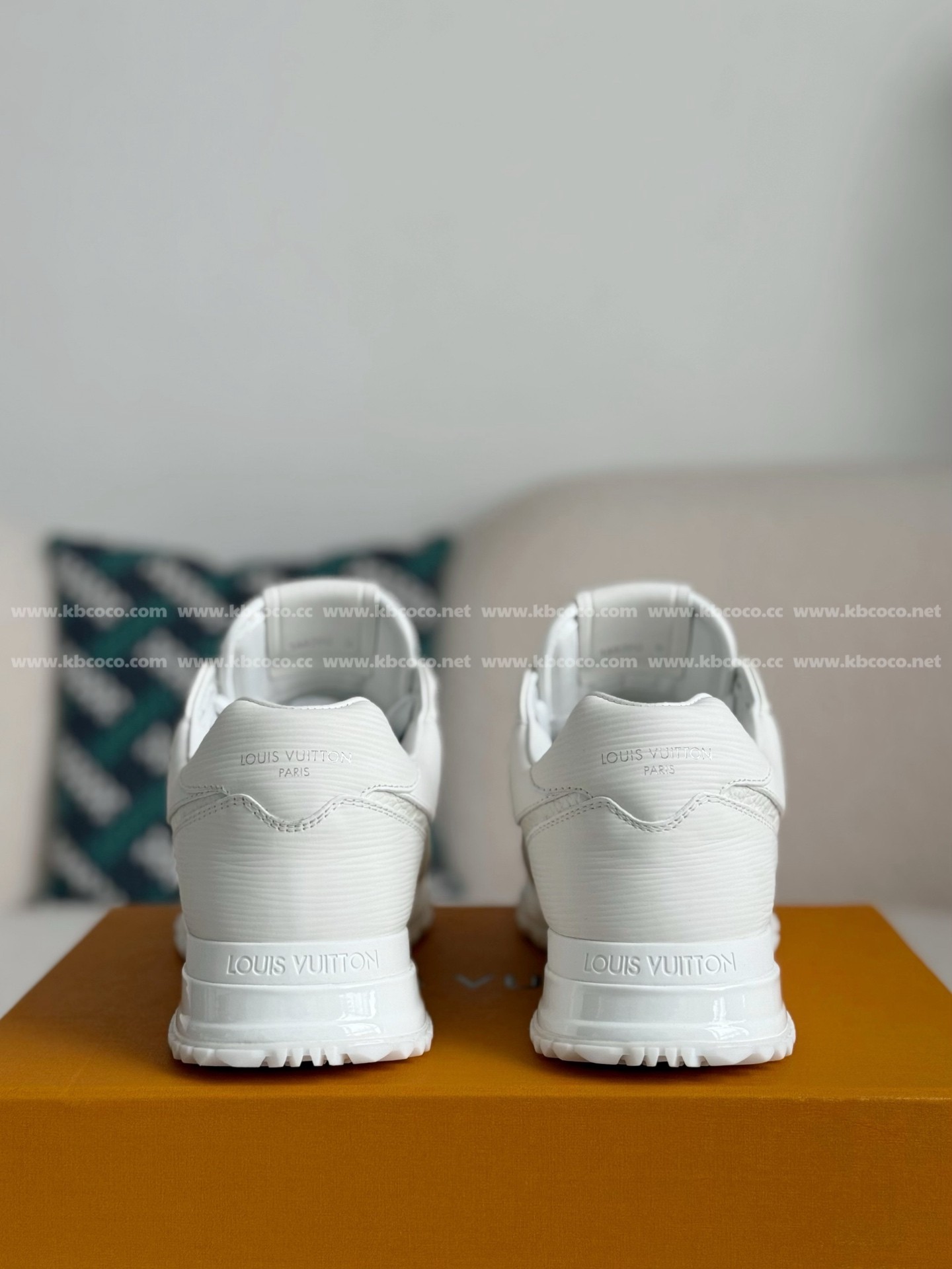 【#4678】 LOUIS VUITTON RUN AWAYCASUAL SHOES