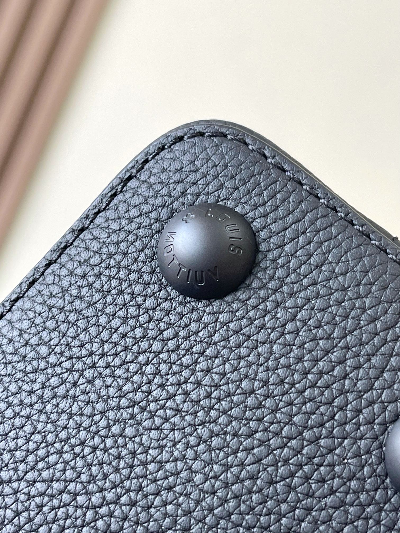 LOUIS VUITTON Capucines BB Black Out Handbag/Top Quality M25255