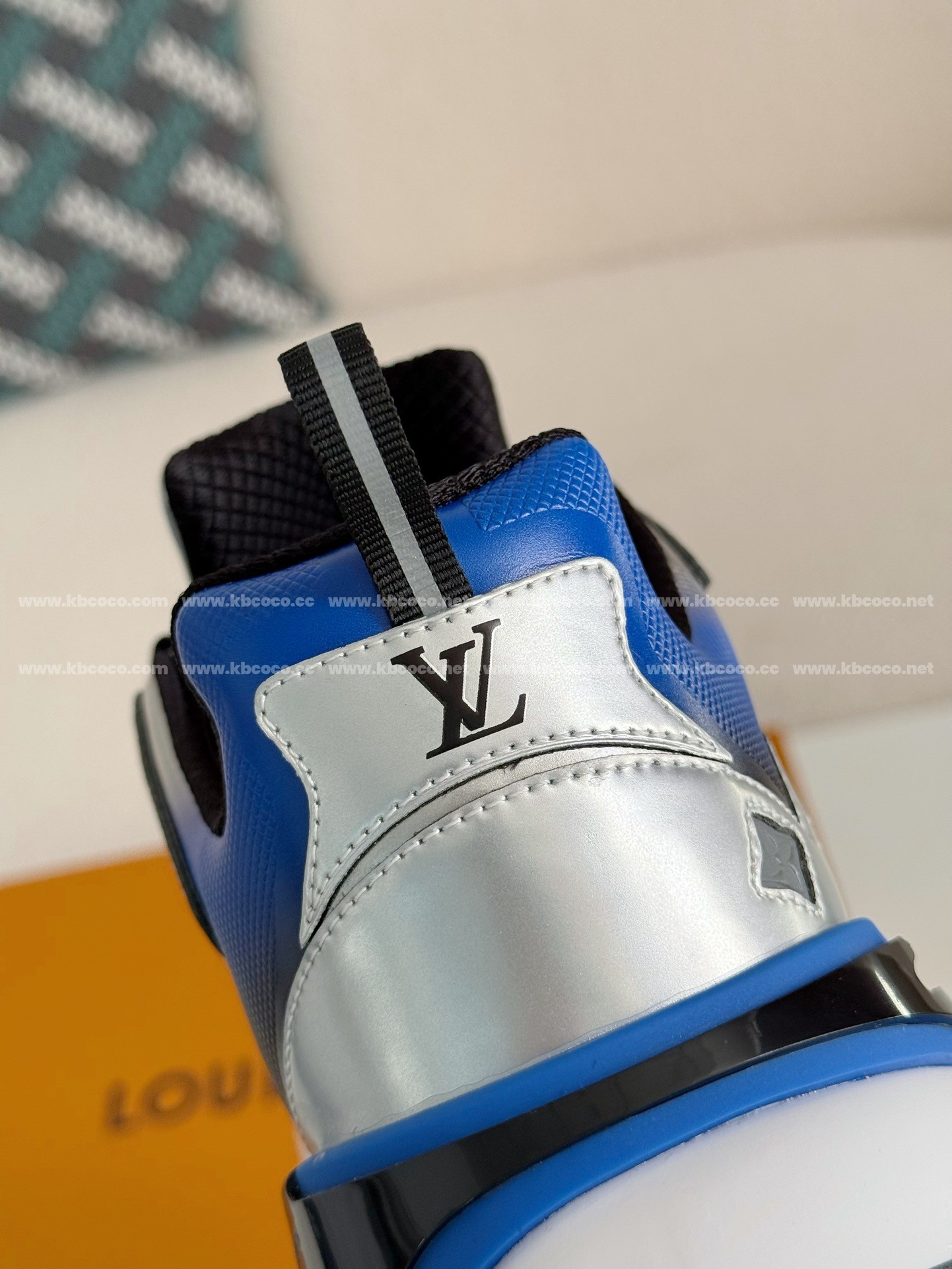 【#4188】 LOUIS VUITTON RUNNER SNEAKERS