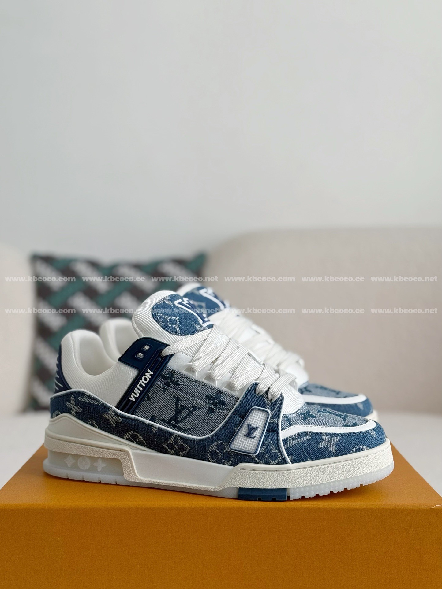 【#4115】 LOUIS VUITTON RUNNER TATIC SNEAKERS