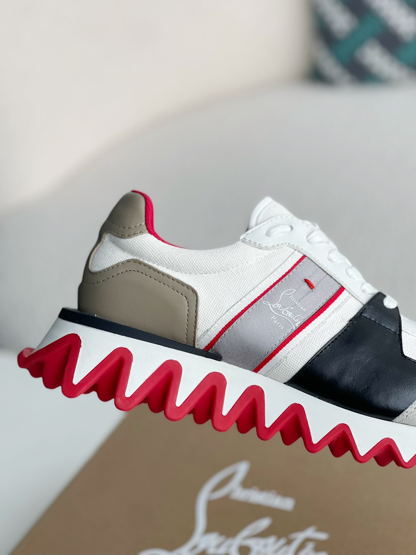 【#3013】 Christian Louboutin Sneakers