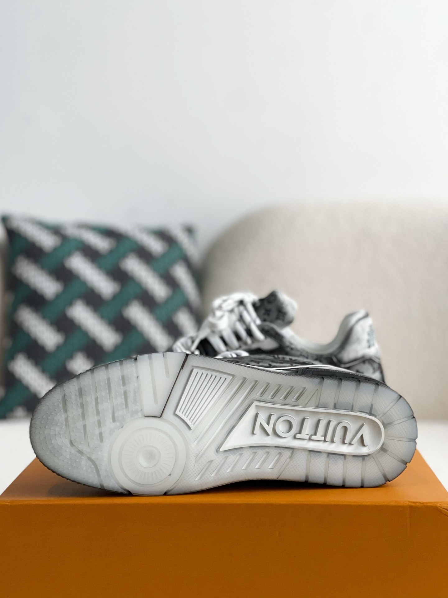 [#3567」 LOUIS VUITTON TRAINER SNEAKERS