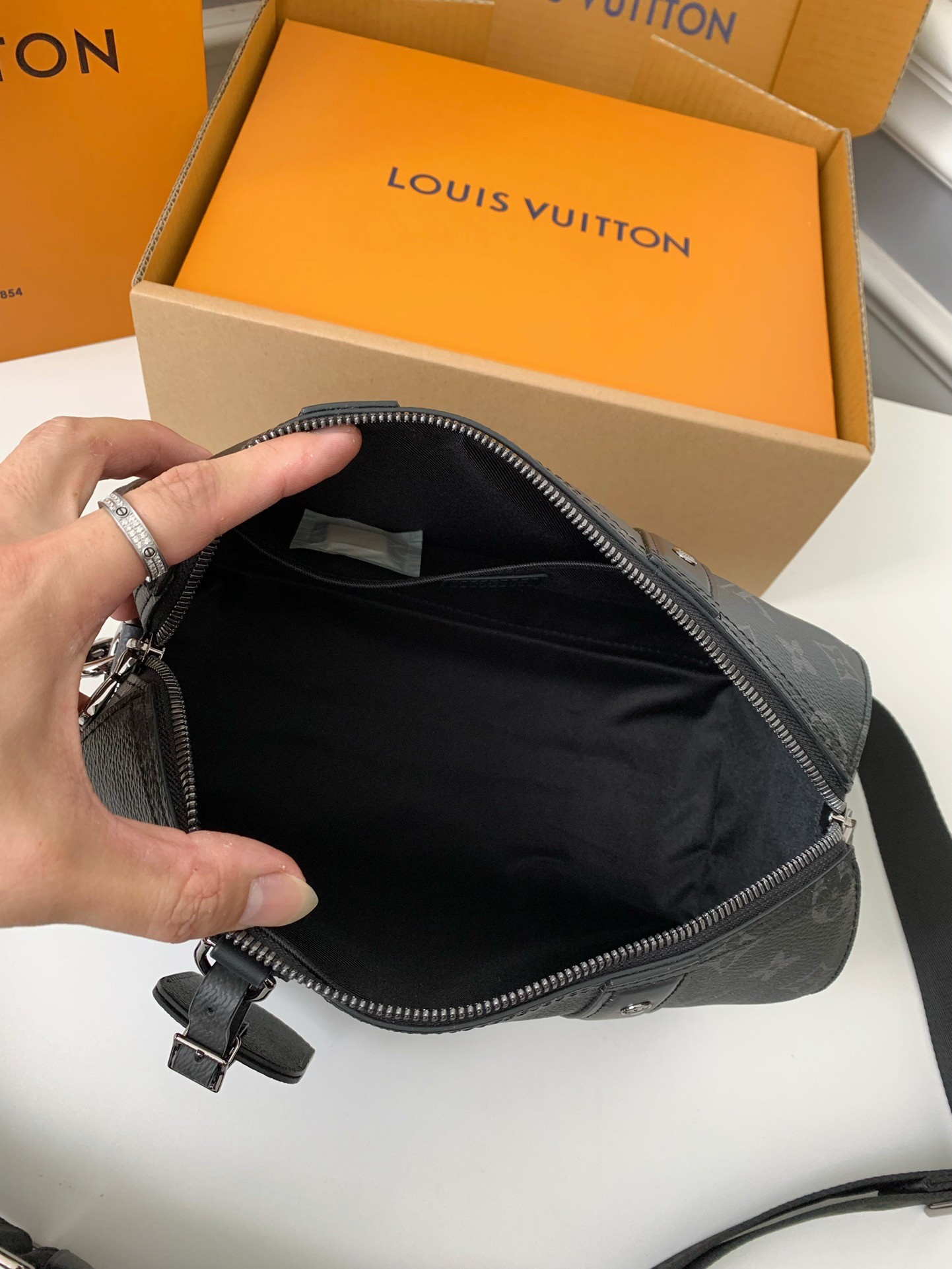 Louis Vuitton CITY KEEPALL Men's Handbag M45936, Top Quality