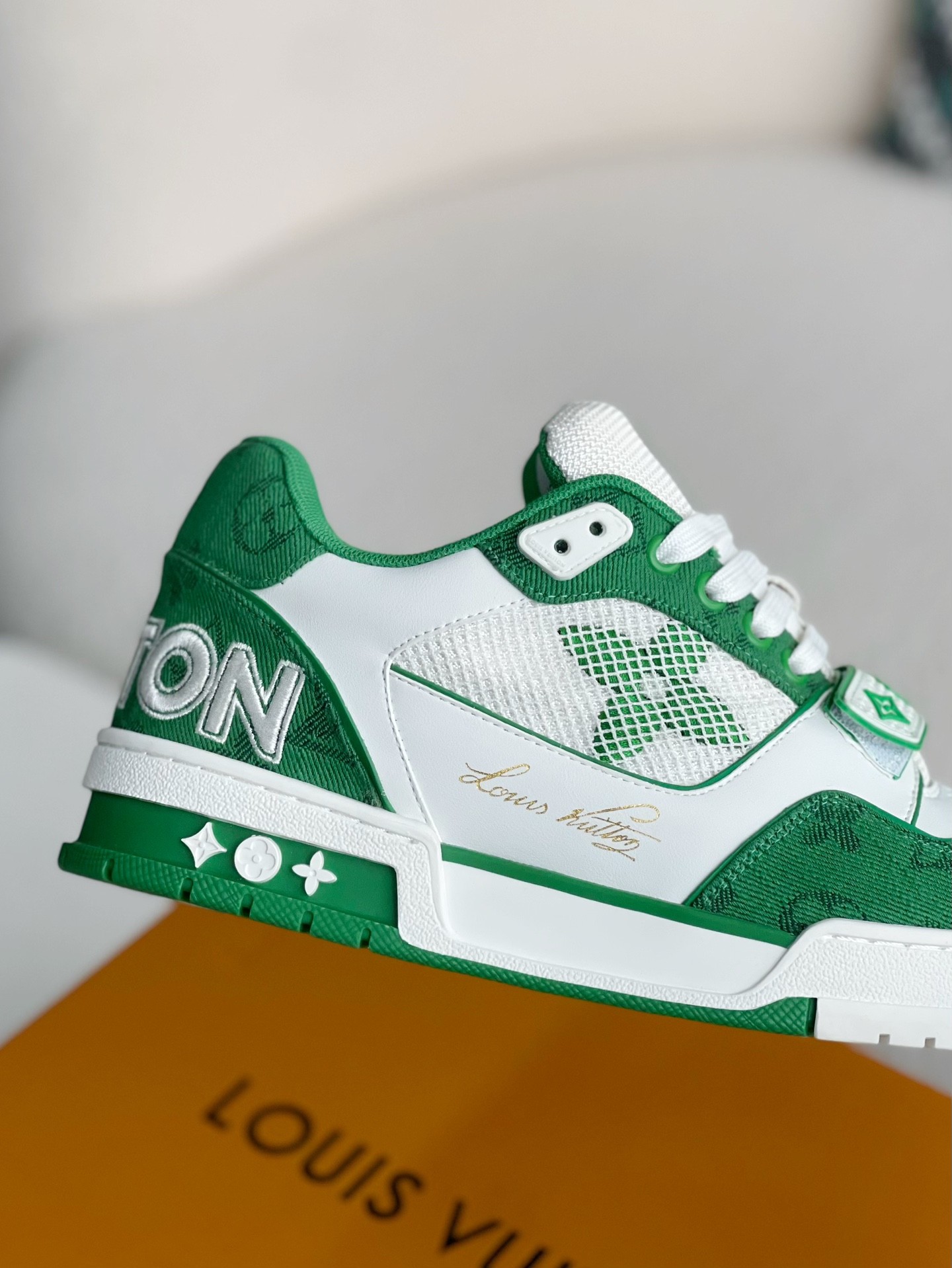 LOUIS VUITTON SNEAKERS