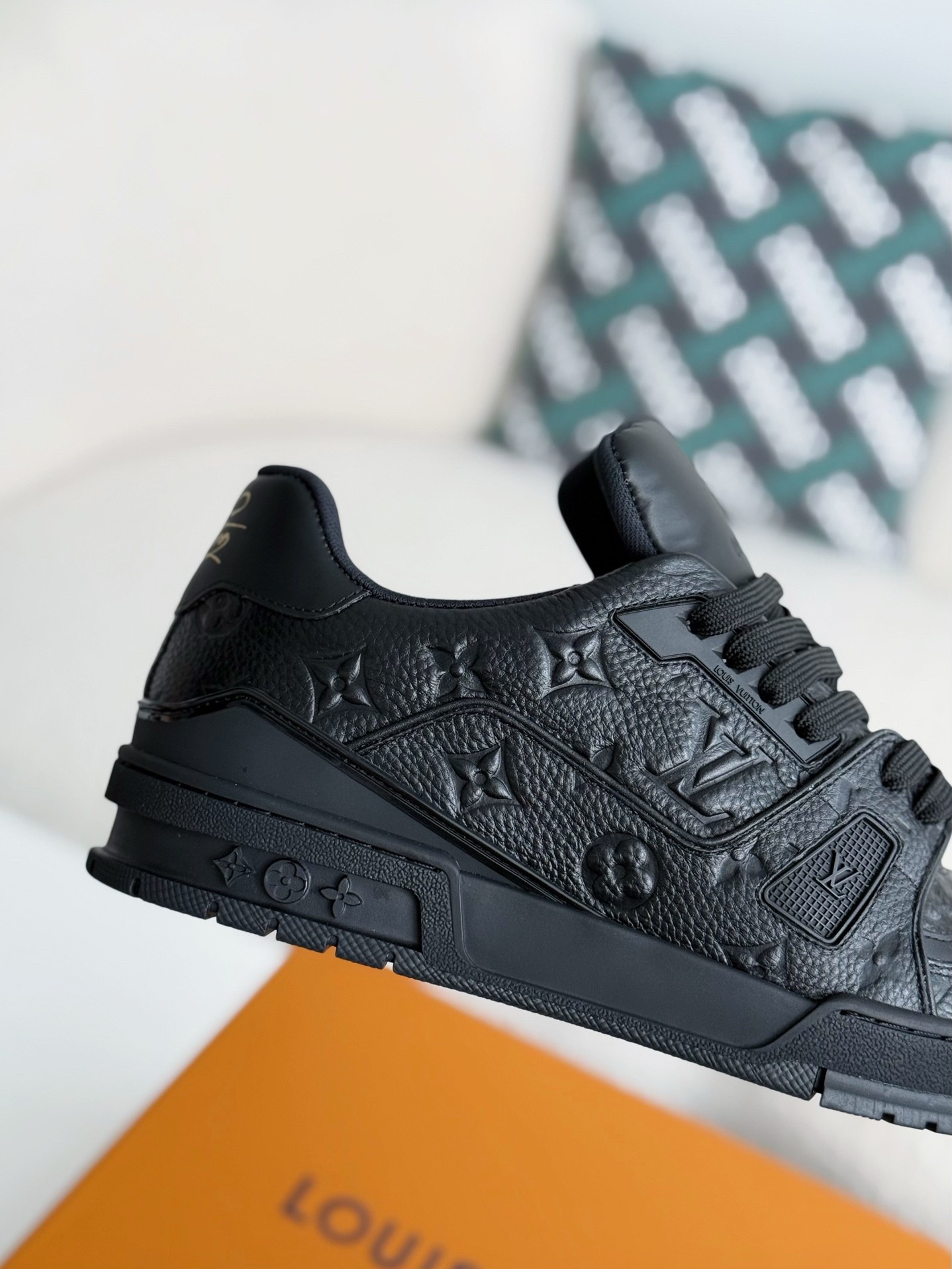 [#3854」 LOUIS VUITTON TRAINER SNEAKERS