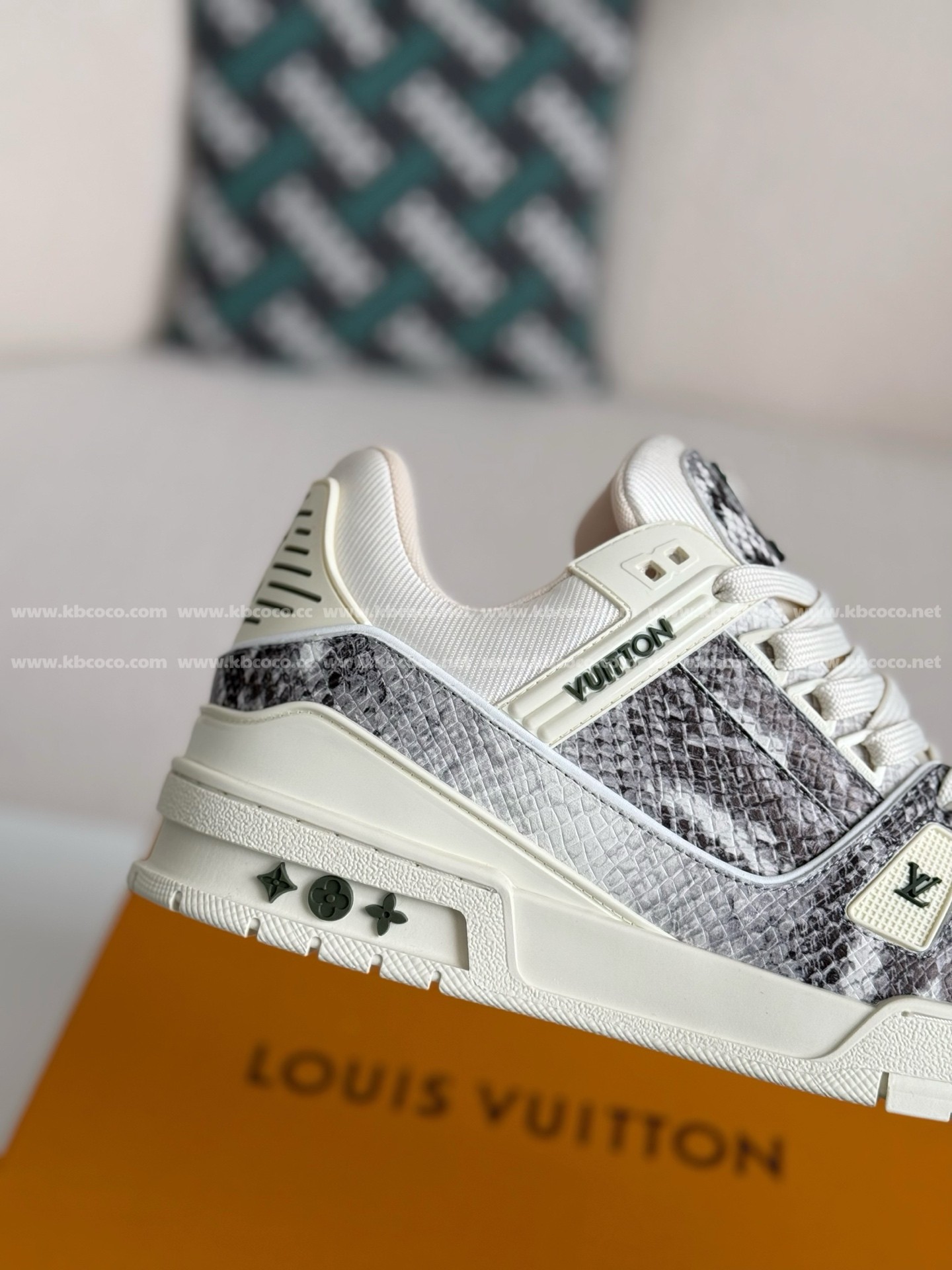 【#4541】LOUIS VUITTON TRAINER SNEAKERS