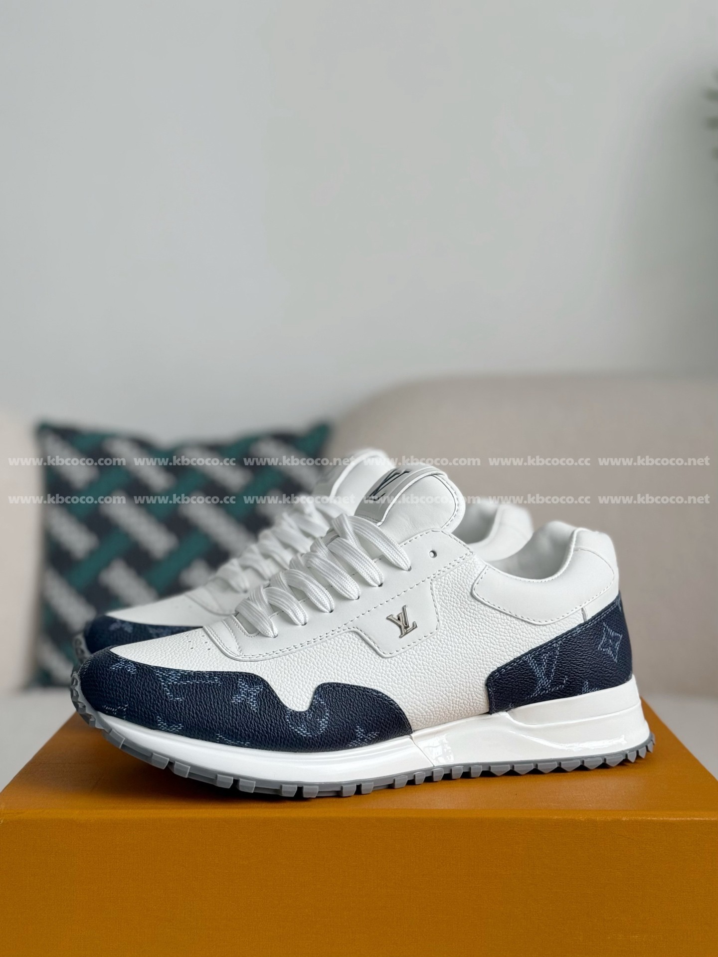 【#4679】 LOUIS VUITTON RUN AWAYCASUAL SHOES