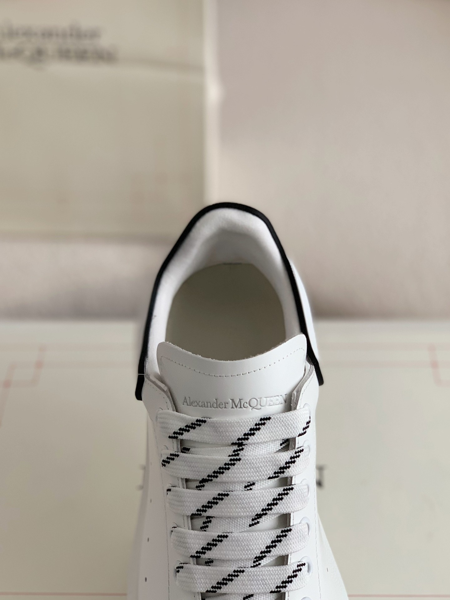 Alexander McQueen MQ white film tailSneakers
