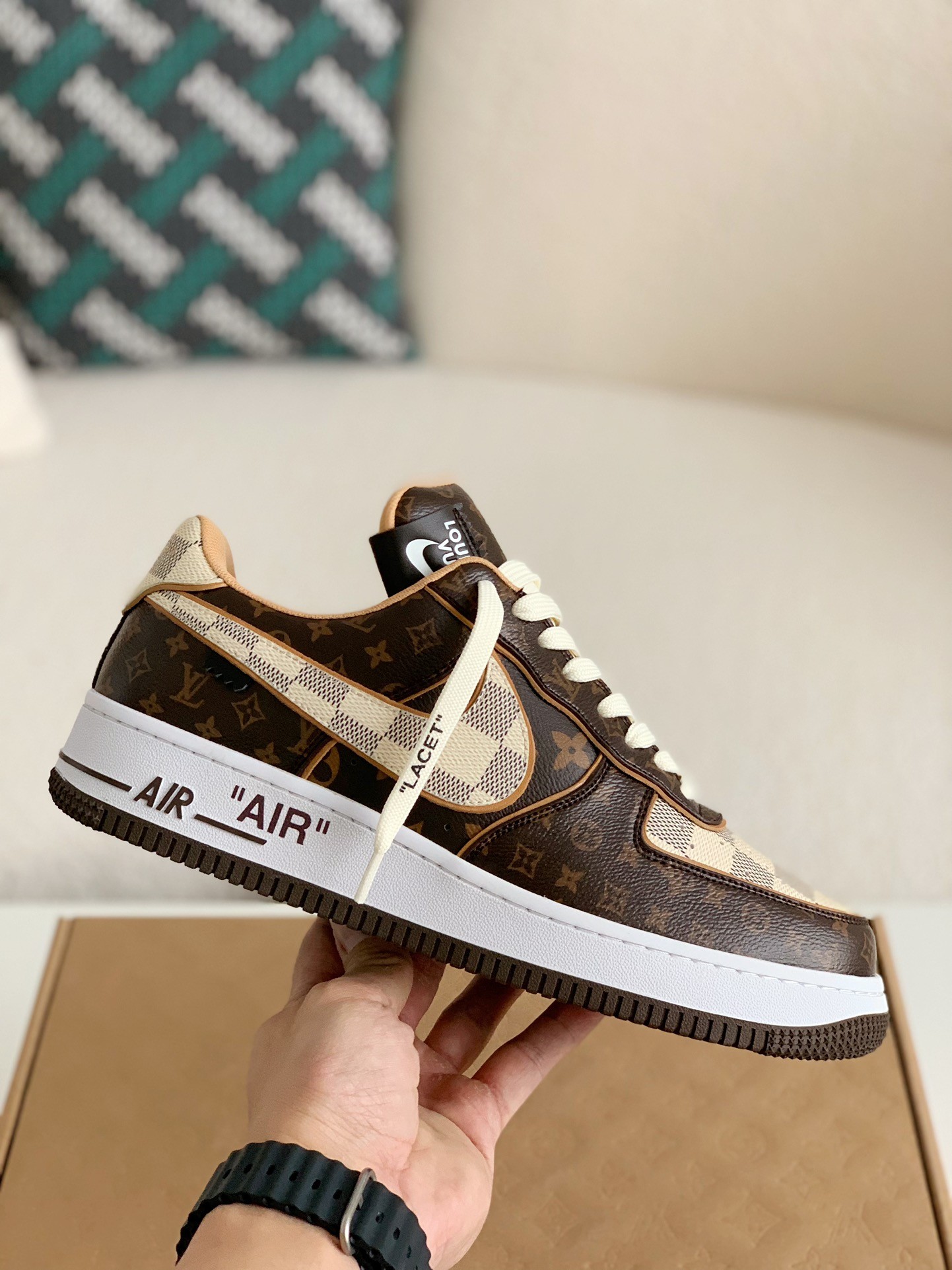 LOUIS VUITTON x NIKE AIR FORCE 1 Sneaker