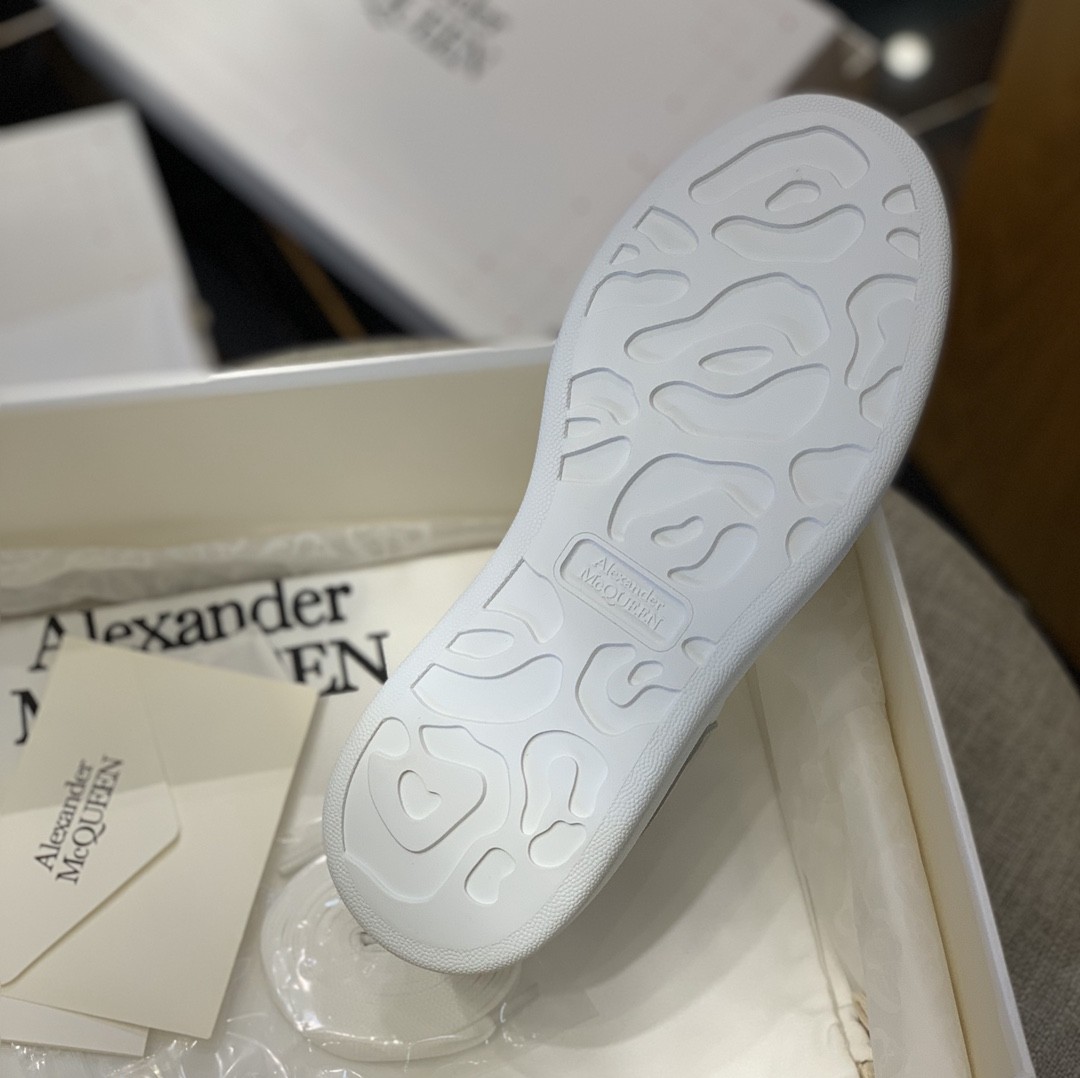 Alexander McQueen MQ silvery cowhide tail Sneakers