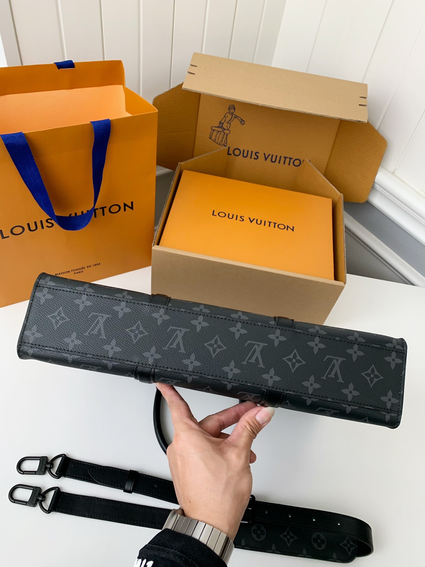 Louis Vuitton's new Sac Plat HorizontalZippé men's black flower briefcase M45165