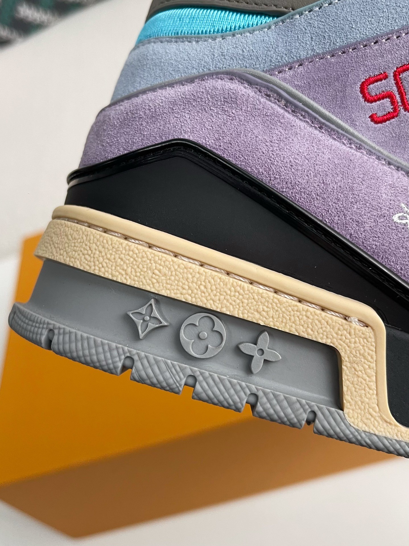 LOUIS VUITTON TRAINER SNEAKERS