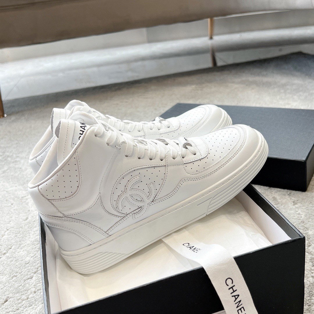 CHANEL Sneakers