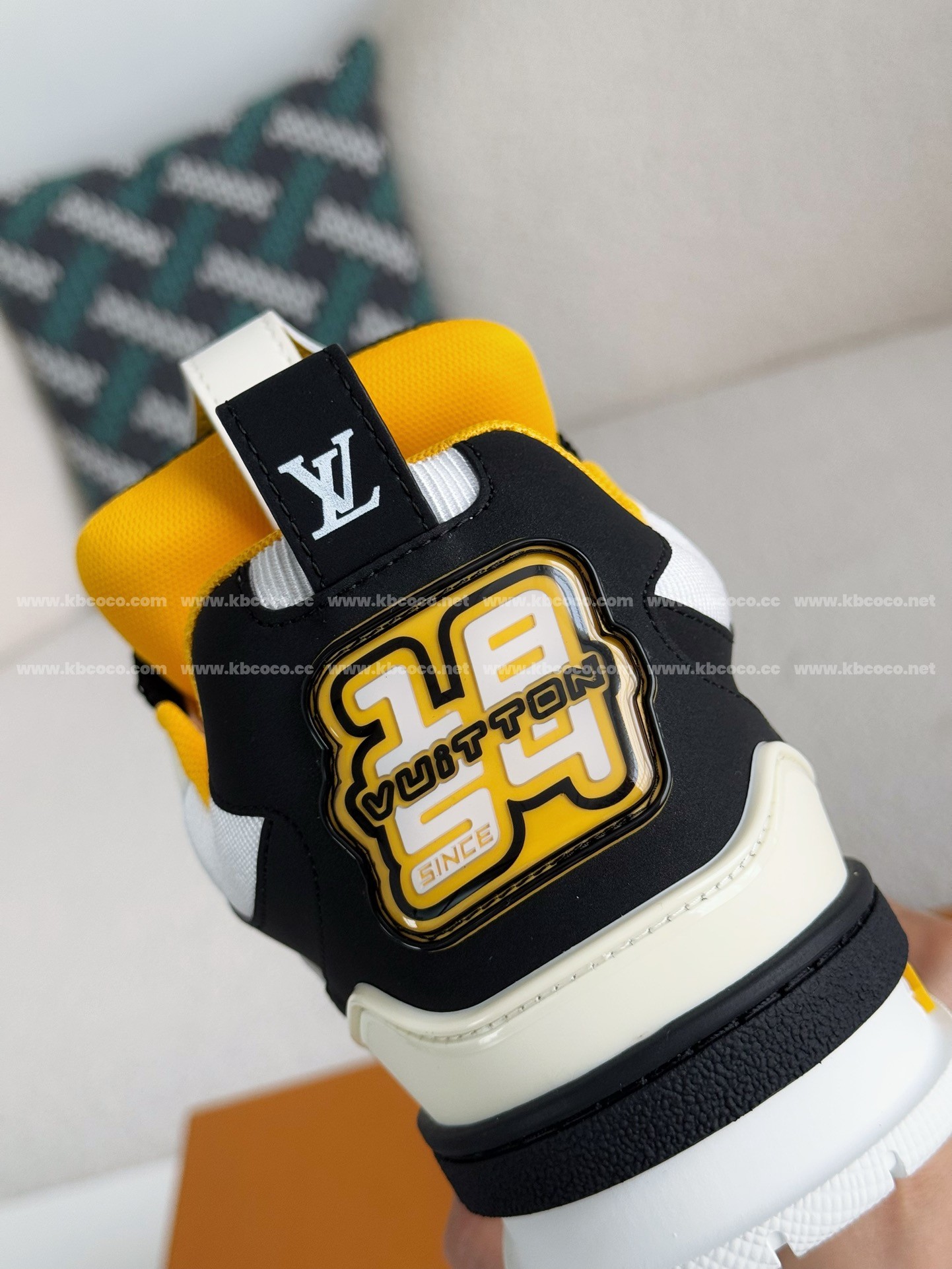 【#4016】 LOUIS VUITTON RUNNER TATIC SNEAKERS