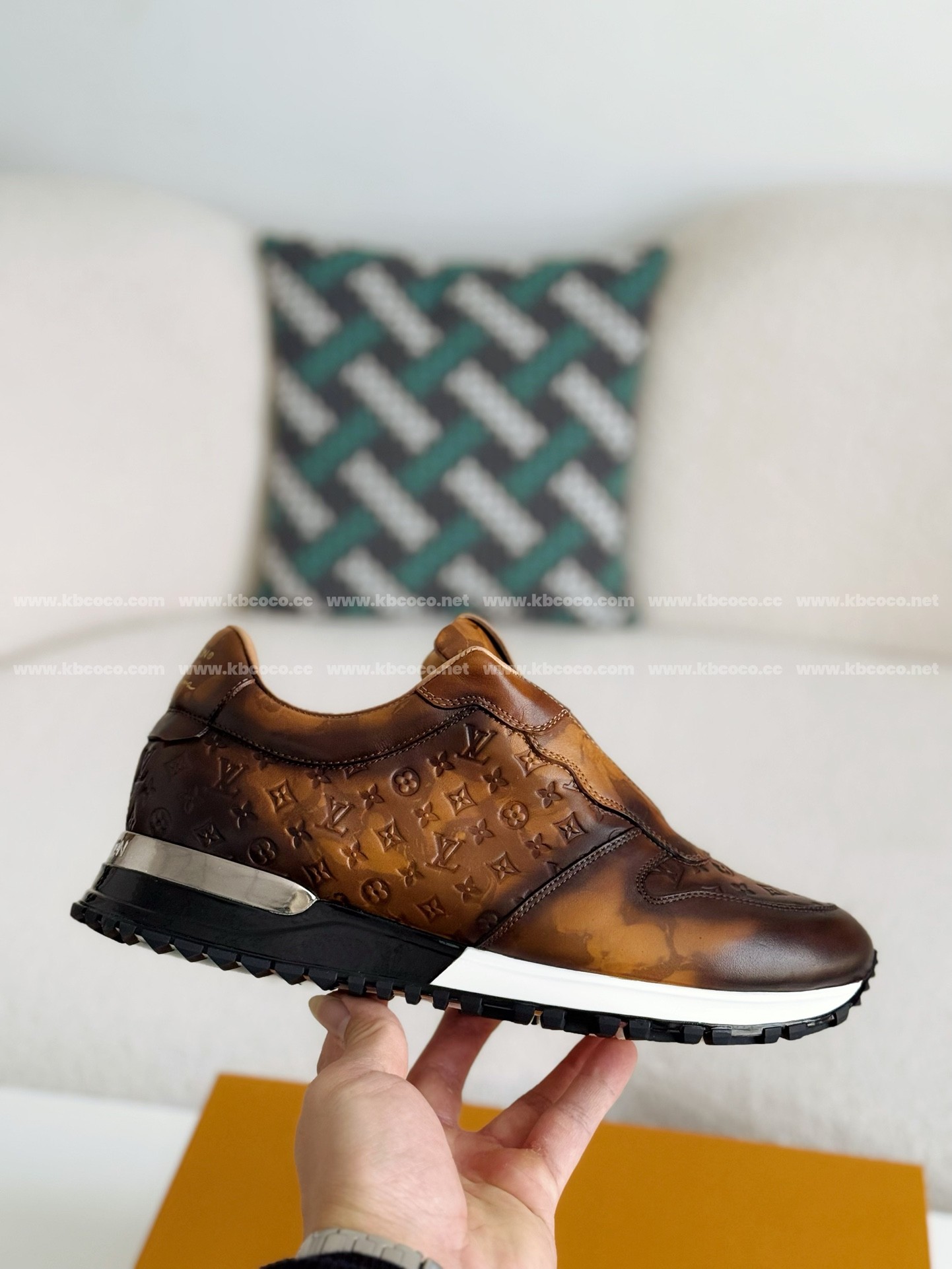 【#4053】 LOUIS VUITTON LEATHER LOW-TOP SHOES